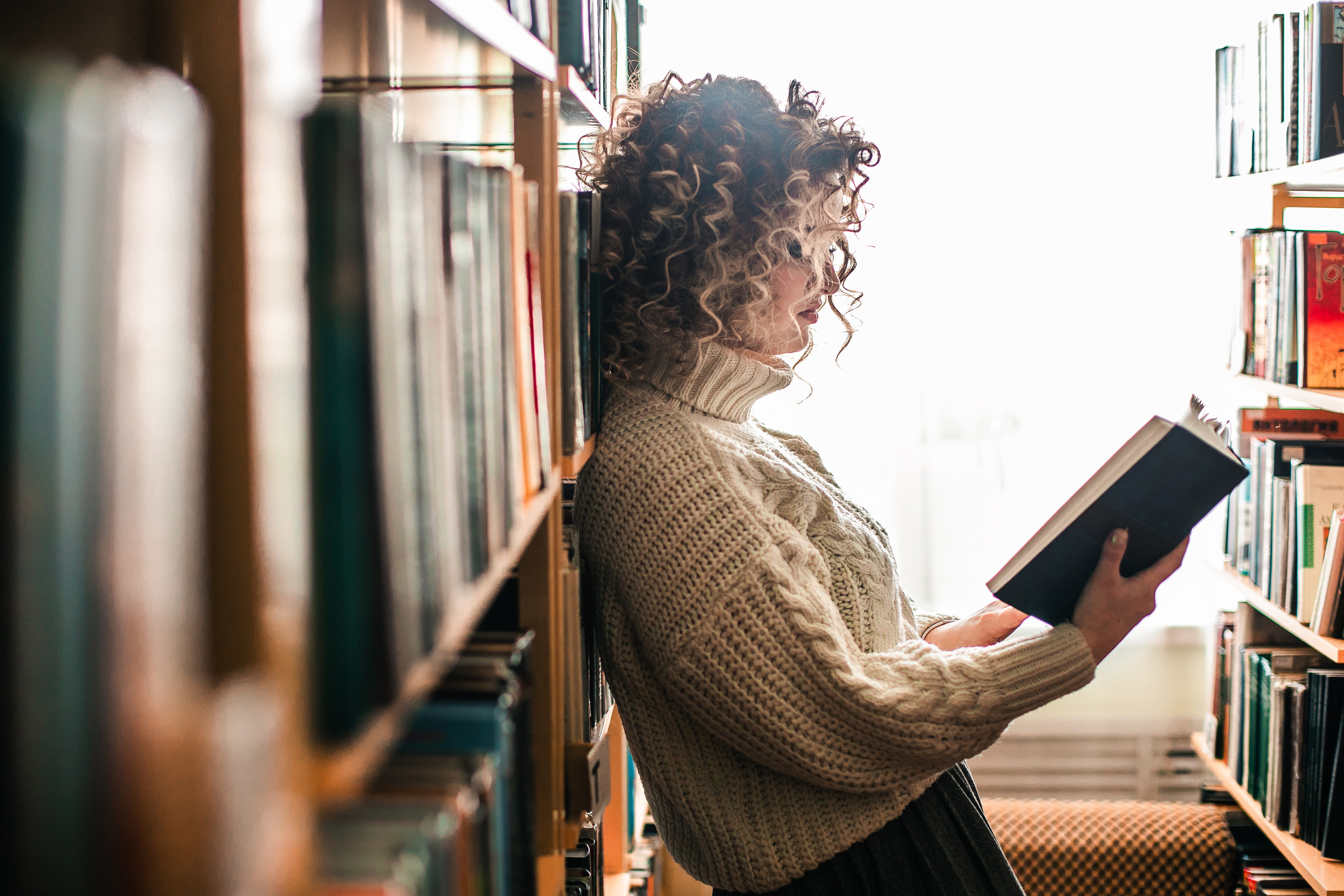 Love story in library. Портретный, семейный, свадебный фотограф в Магадане — Екатерина Литвин