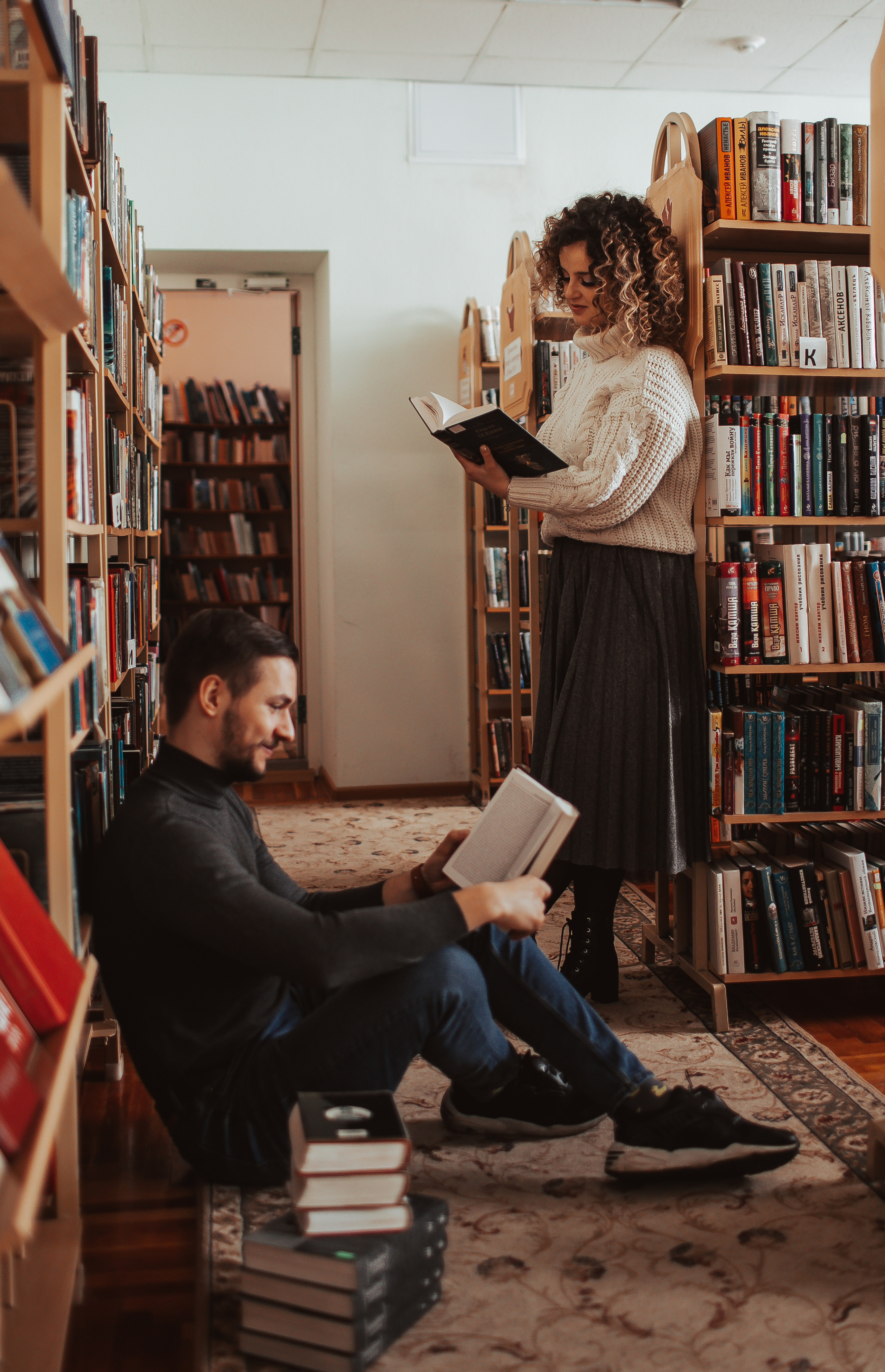 Love story in library. Портретный, семейный, свадебный фотограф в Магадане — Екатерина Литвин