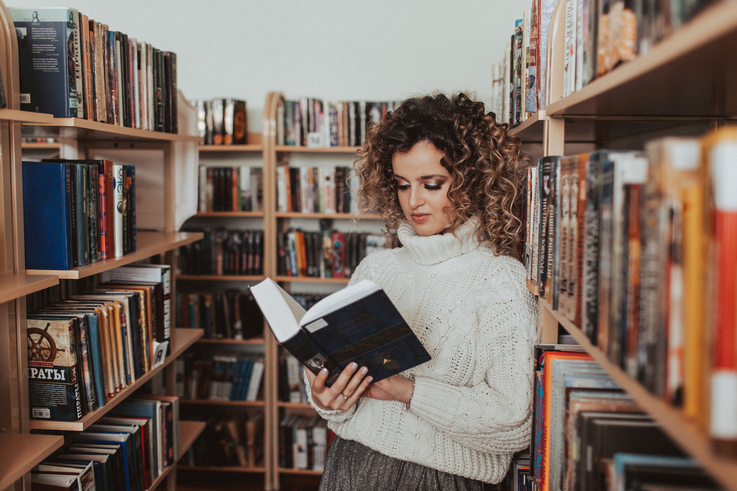 Love story in library. Портретный, семейный, свадебный фотограф в Магадане — Екатерина Литвин