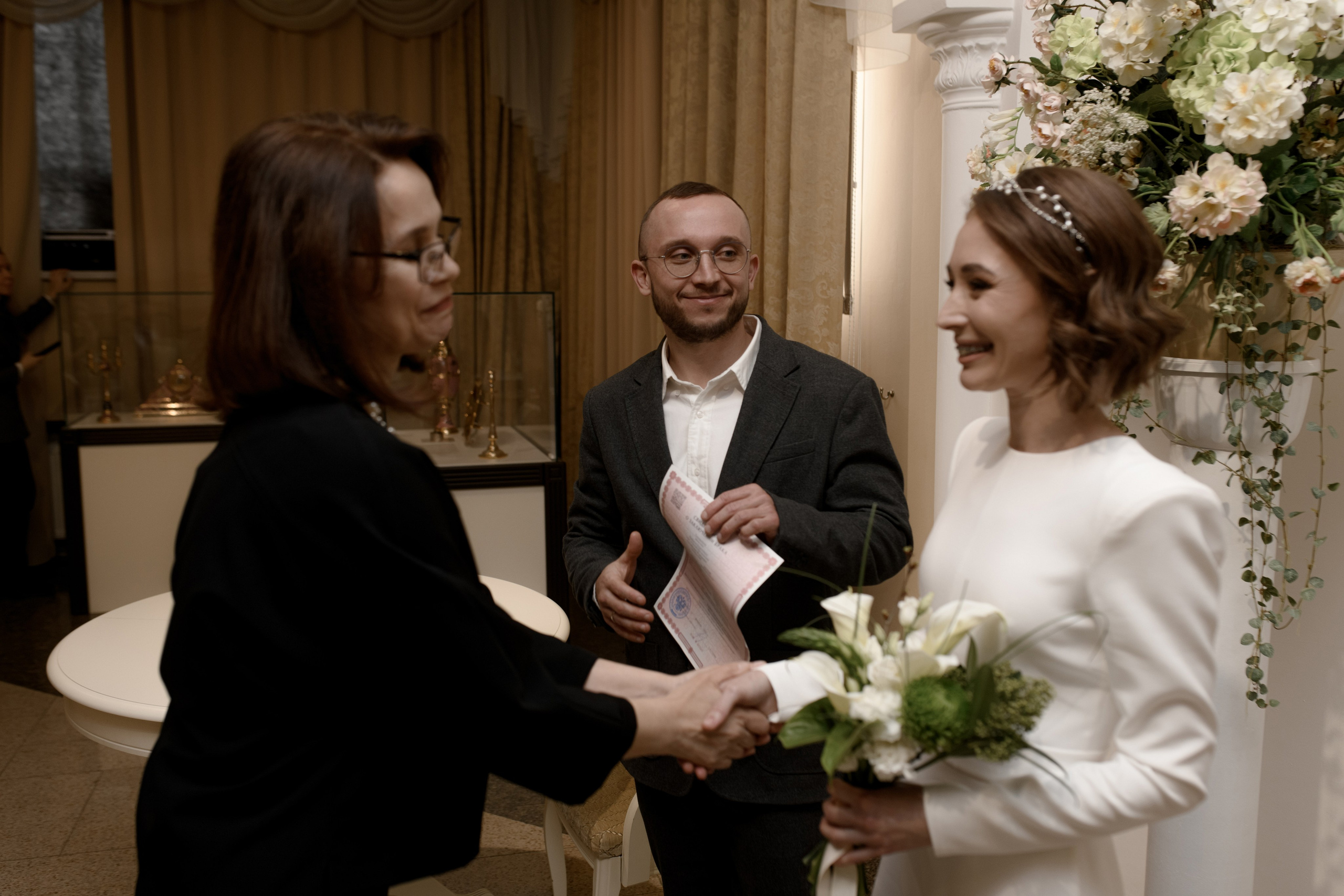 Регистрация Анастасии и Никиты — Краеведческий музей. Свадебный фотограф Екатеринбург/Челябинск — Любовь Волохова
