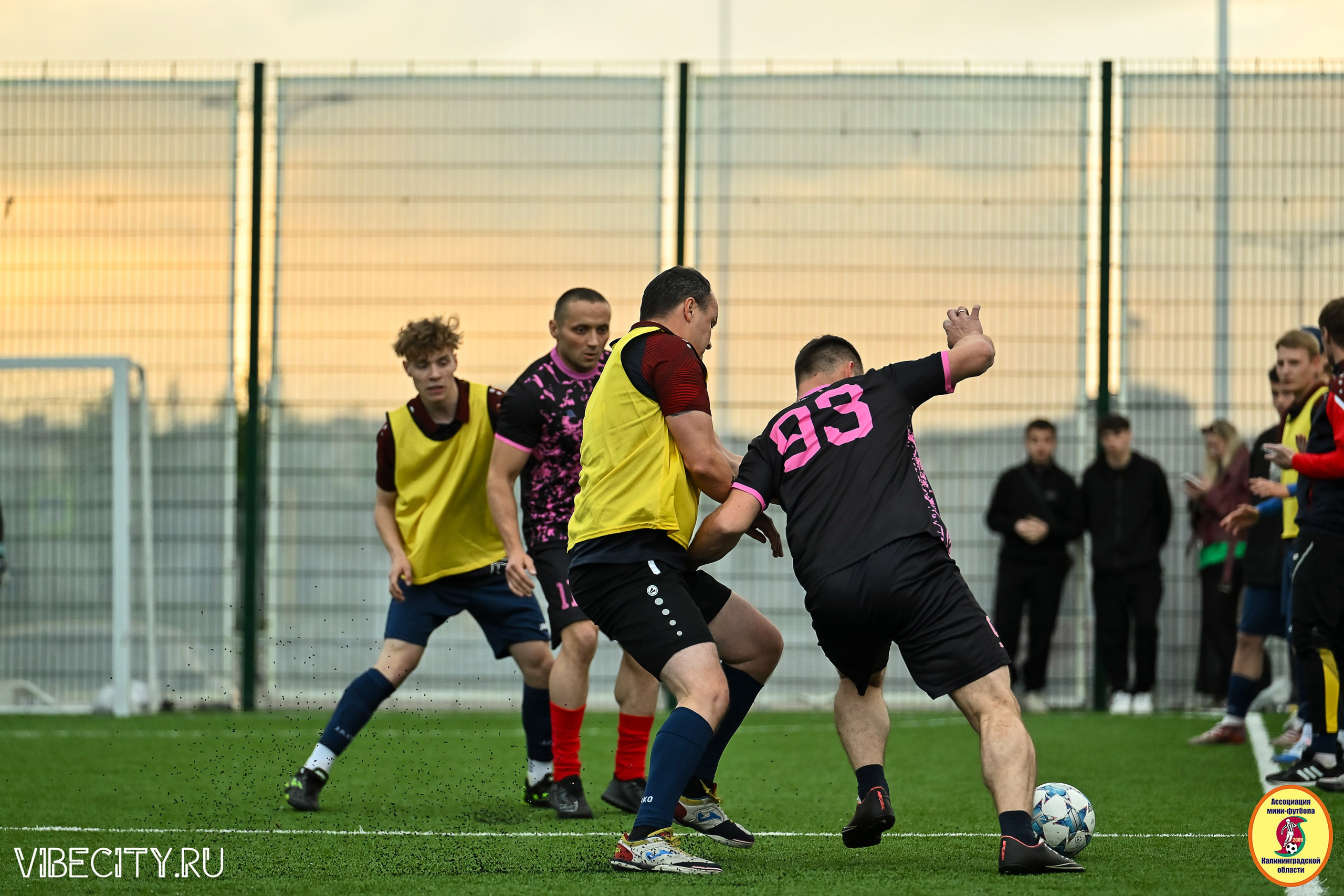 ИГРЫ МИНИ-ФУТБОЛЬНОЙ ЛИГИ. VIBECITY.RU Вайб Сити Ру Фоторепортажи Фотоотчеты Калининград