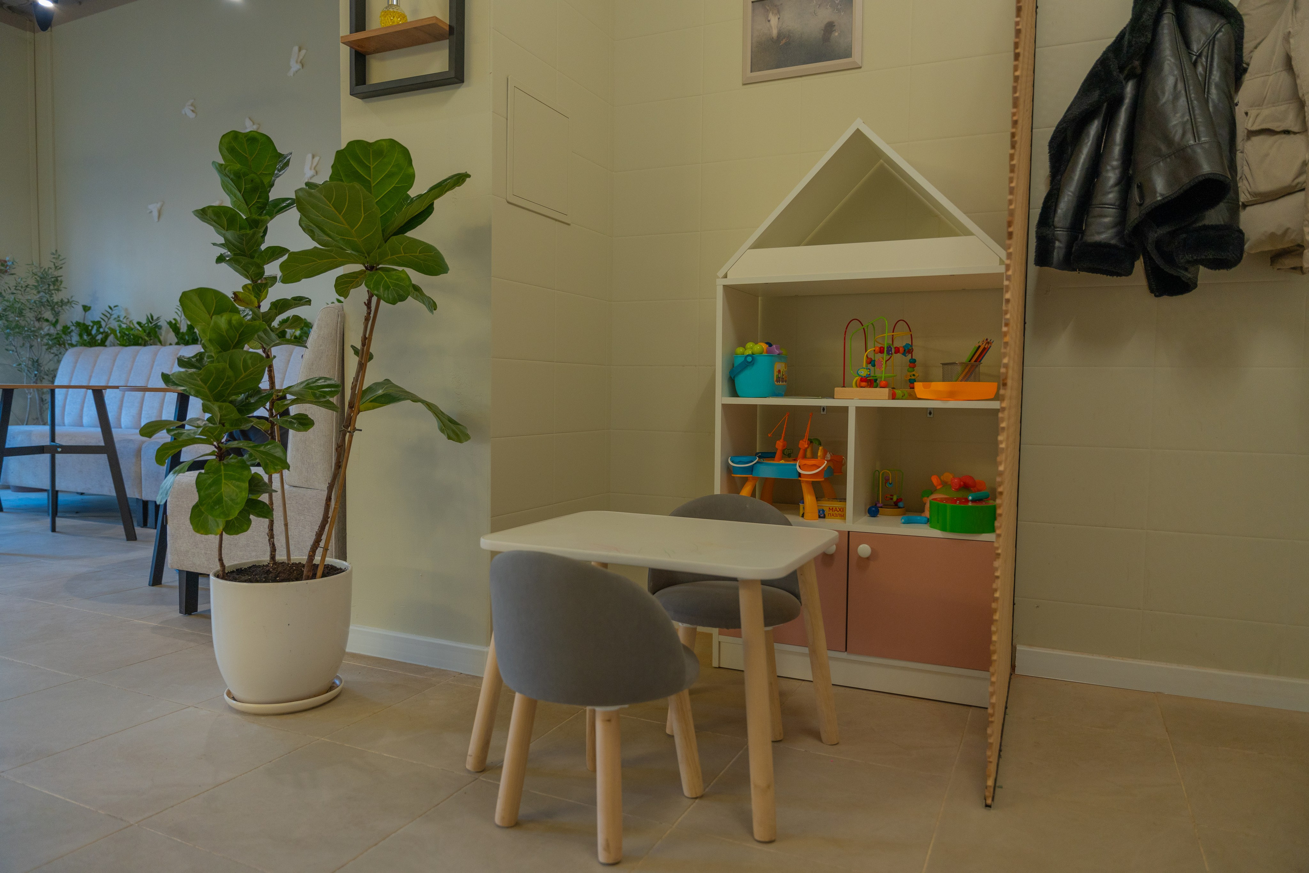 Интерьерная фотосъемка кофейни Love and Coffee — уютное место в Краснодаре Профессиональная фотосъемка интерьера кофейни в Краснодаре — Love. Шедевры для Вас! Фотограф и Видеограф в Краснодаре Пахиев Руслан