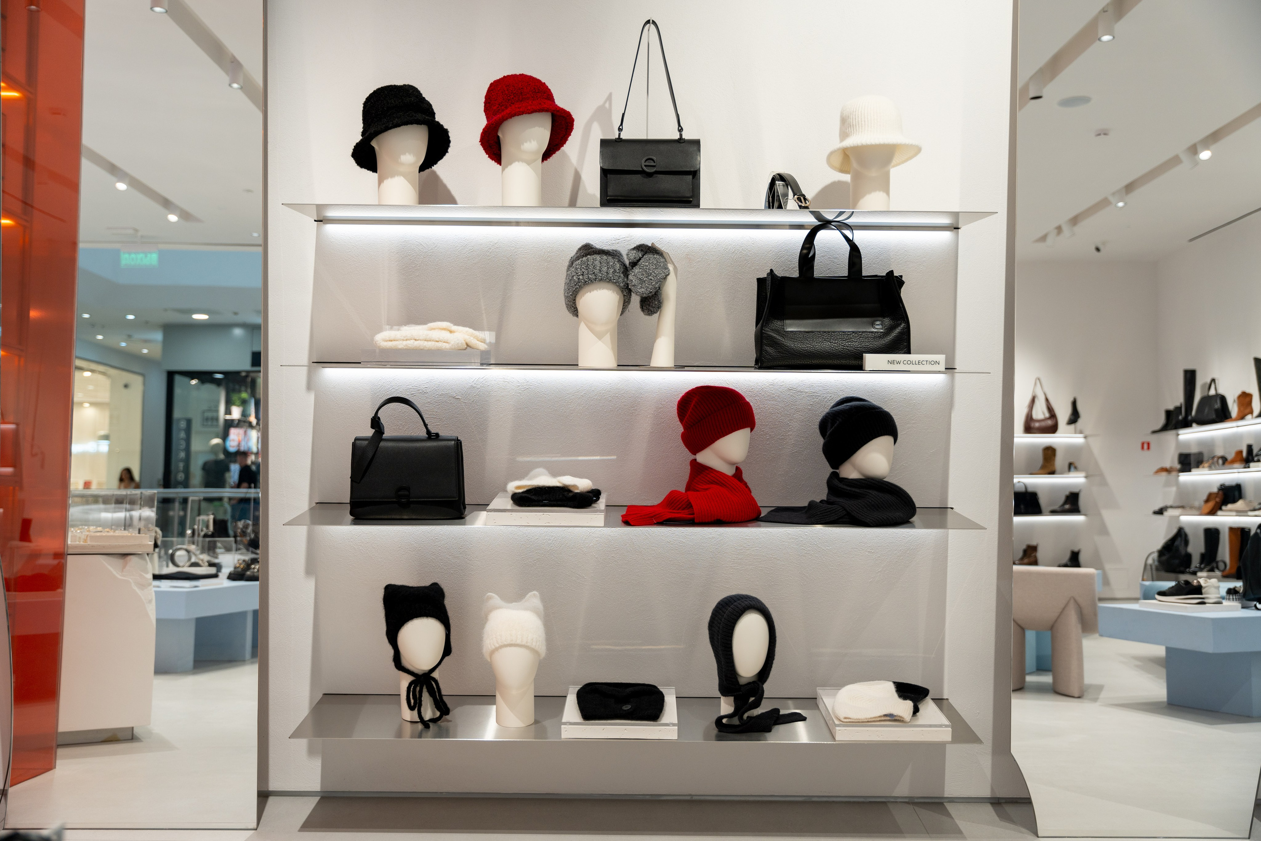 Интерьерная фотосъемка магазина Ekonika в Краснодаре — обувной бренд Профессиональная фотосъемка Ekonika — фирменный магазин в Краснодаре. Шедевры для Вас! Фотограф и Видеограф в Краснодаре Пахиев Руслан