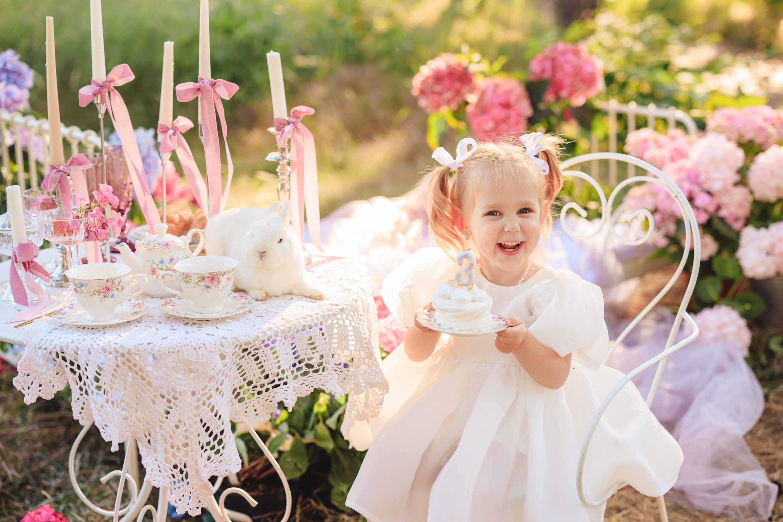 Цветочная кровать с кроликами. Семейный и детский фотограф в Краснодаре Анна Трашкова
