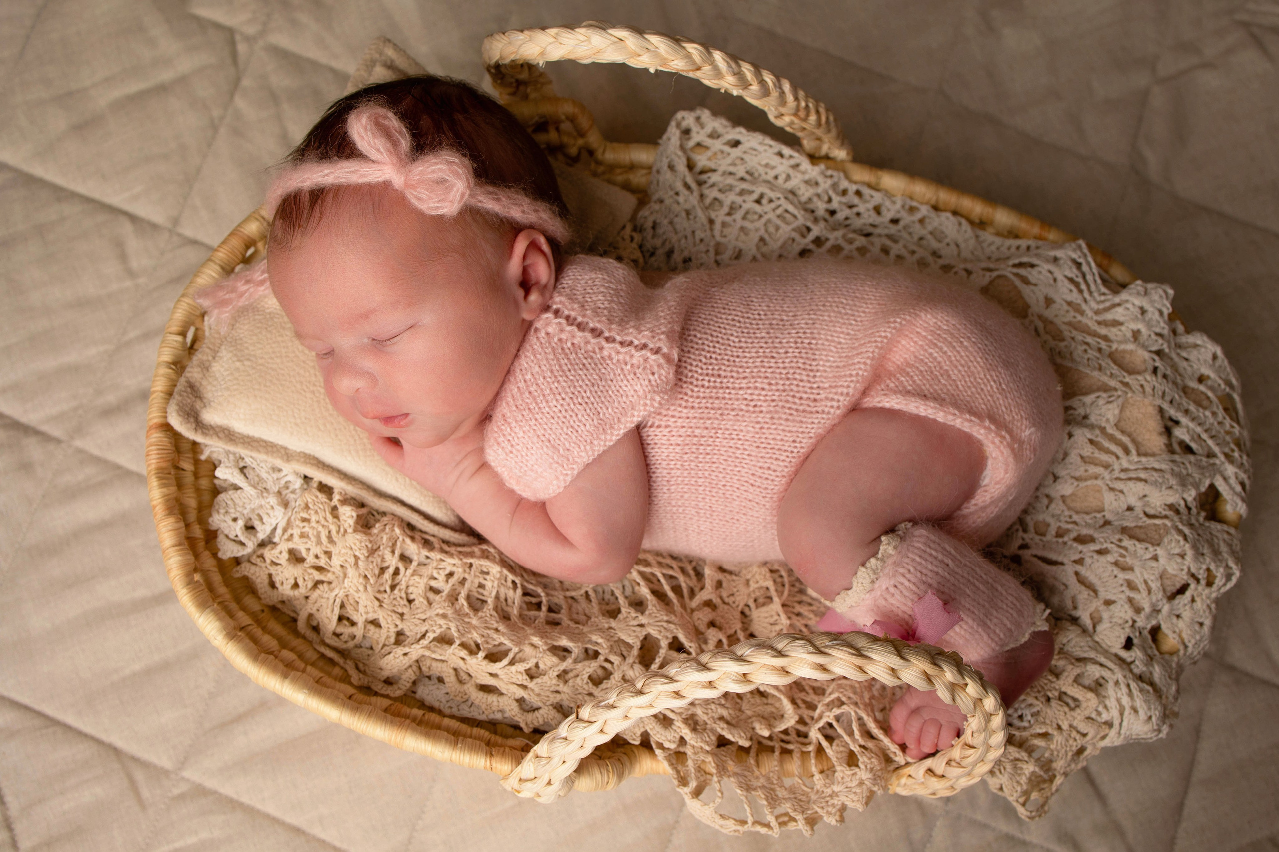 Нежная и милая фотосессия первых дней жизни Вашего ребенка в Минске. Фотограф новорождённых Минск — стоимость newborn фотосессии в Минске