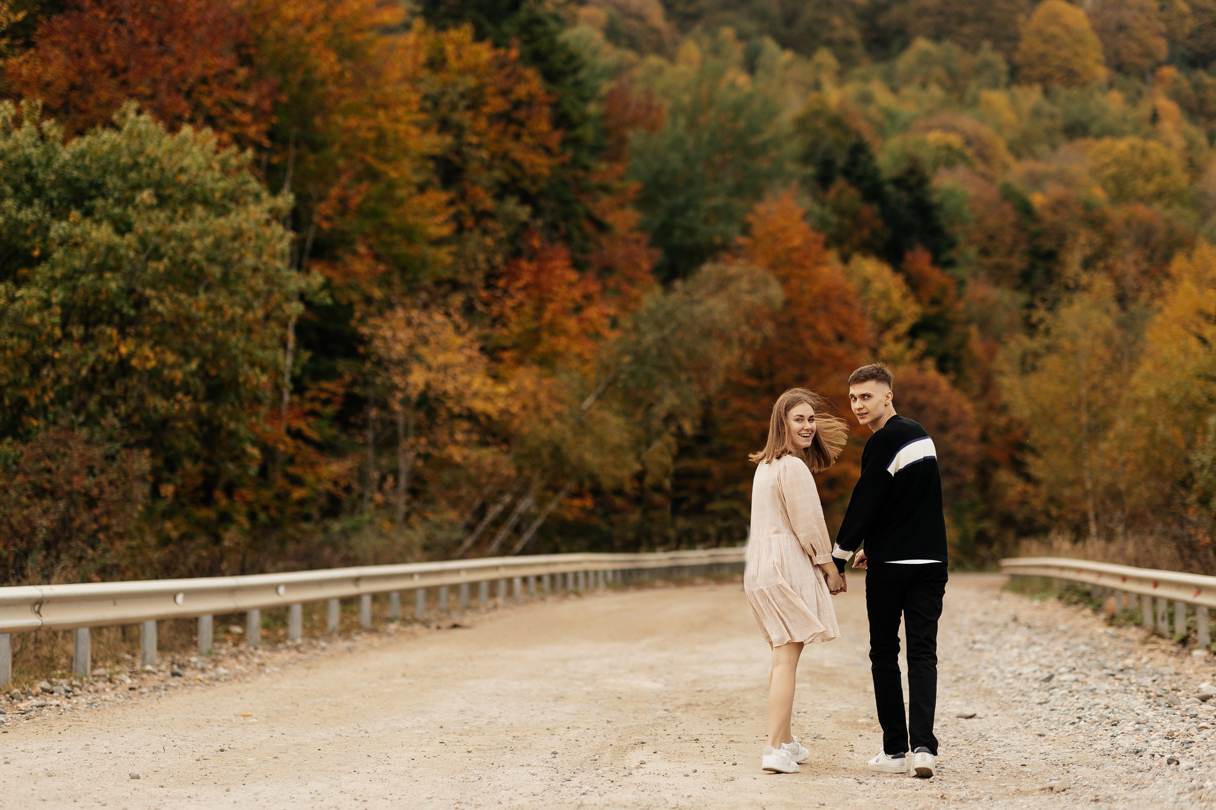 Красочное Love Story в осенних горах. Архитектурный и интерьерный фотограф в Краснодаре | Дмитрий Демской