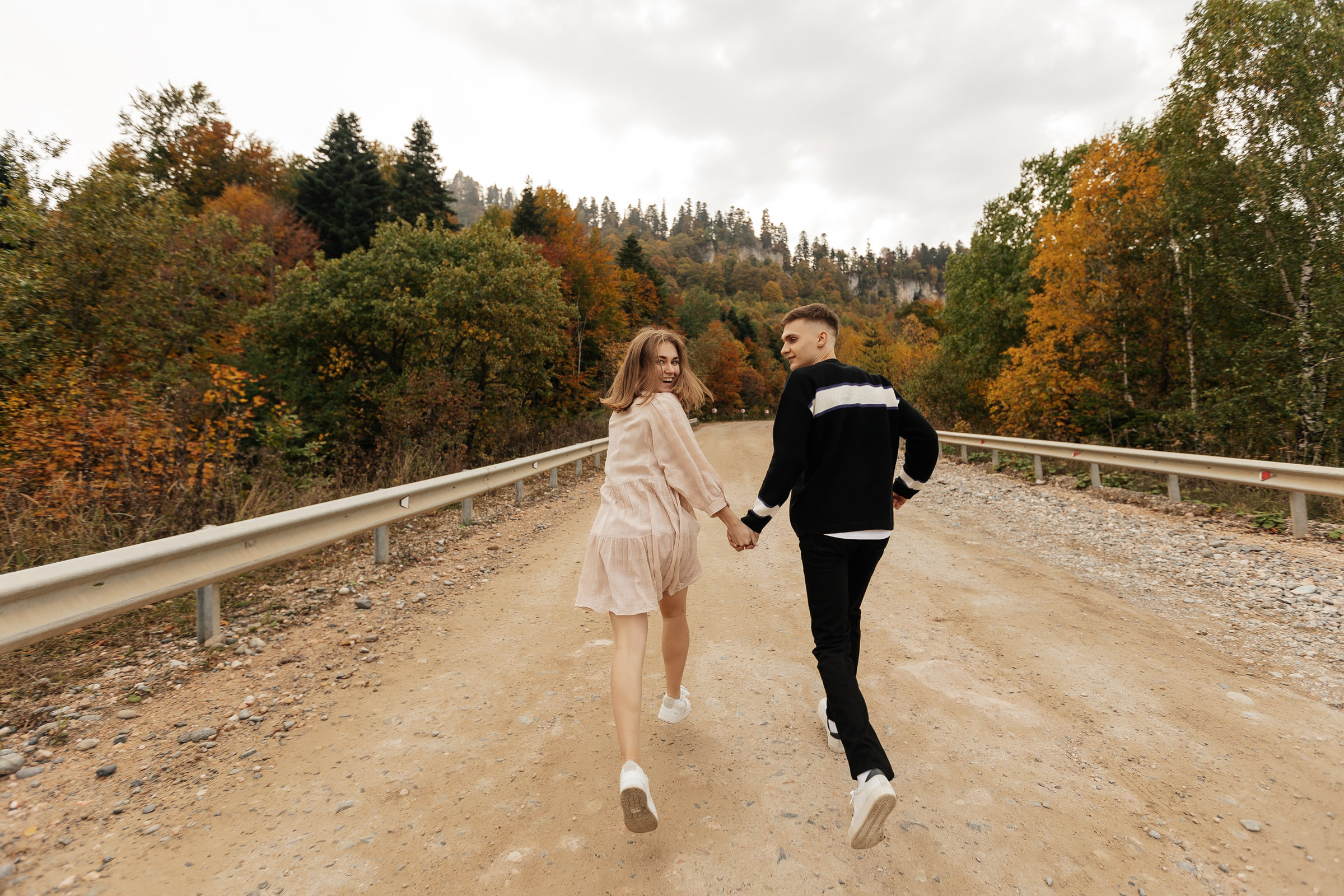 Красочное Love Story в осенних горах. Архитектурный и интерьерный фотограф в Краснодаре | Дмитрий Демской