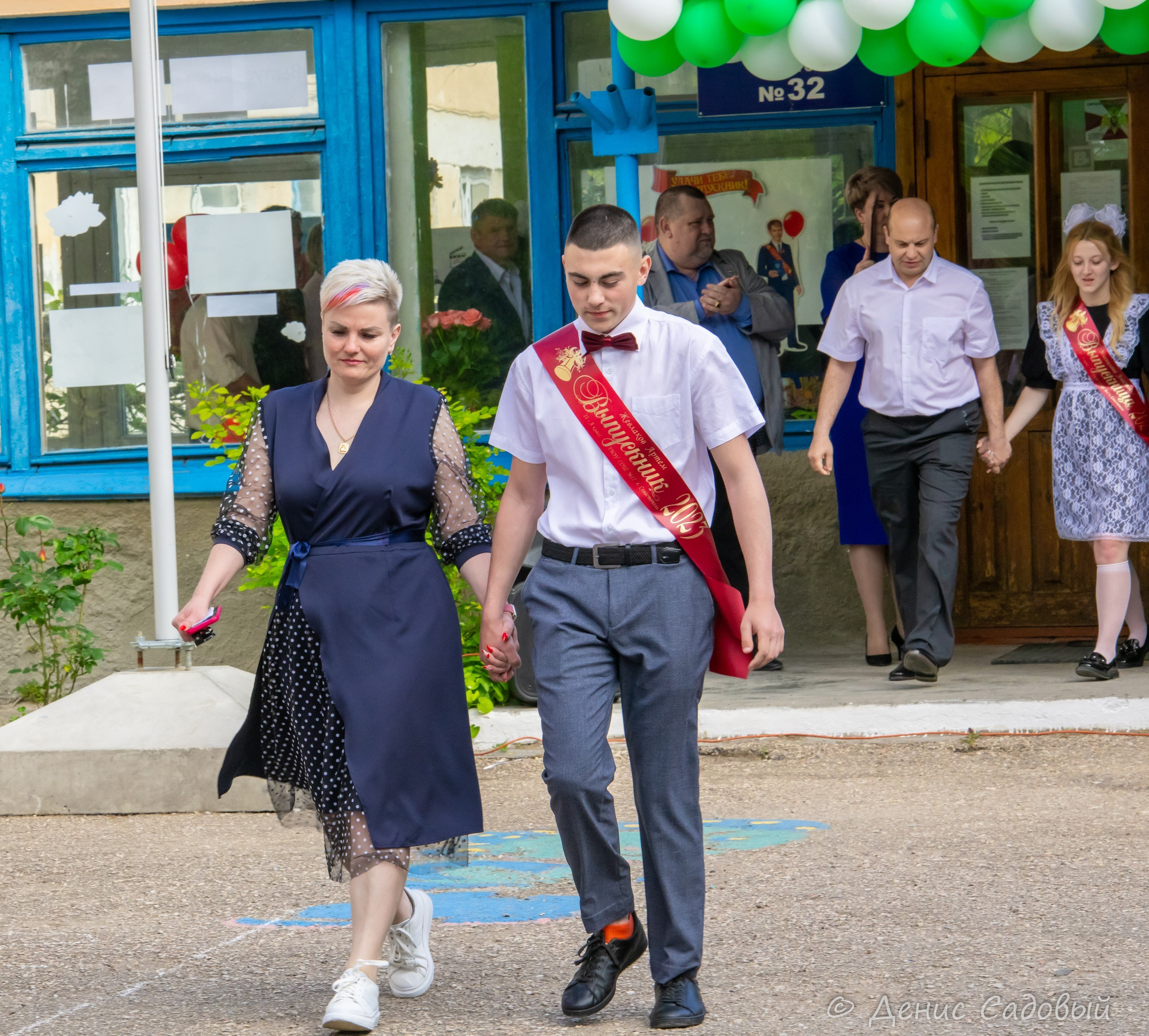 Последний звонок 11 класс школа № 17. Денис Садовый фотограф Севастополь