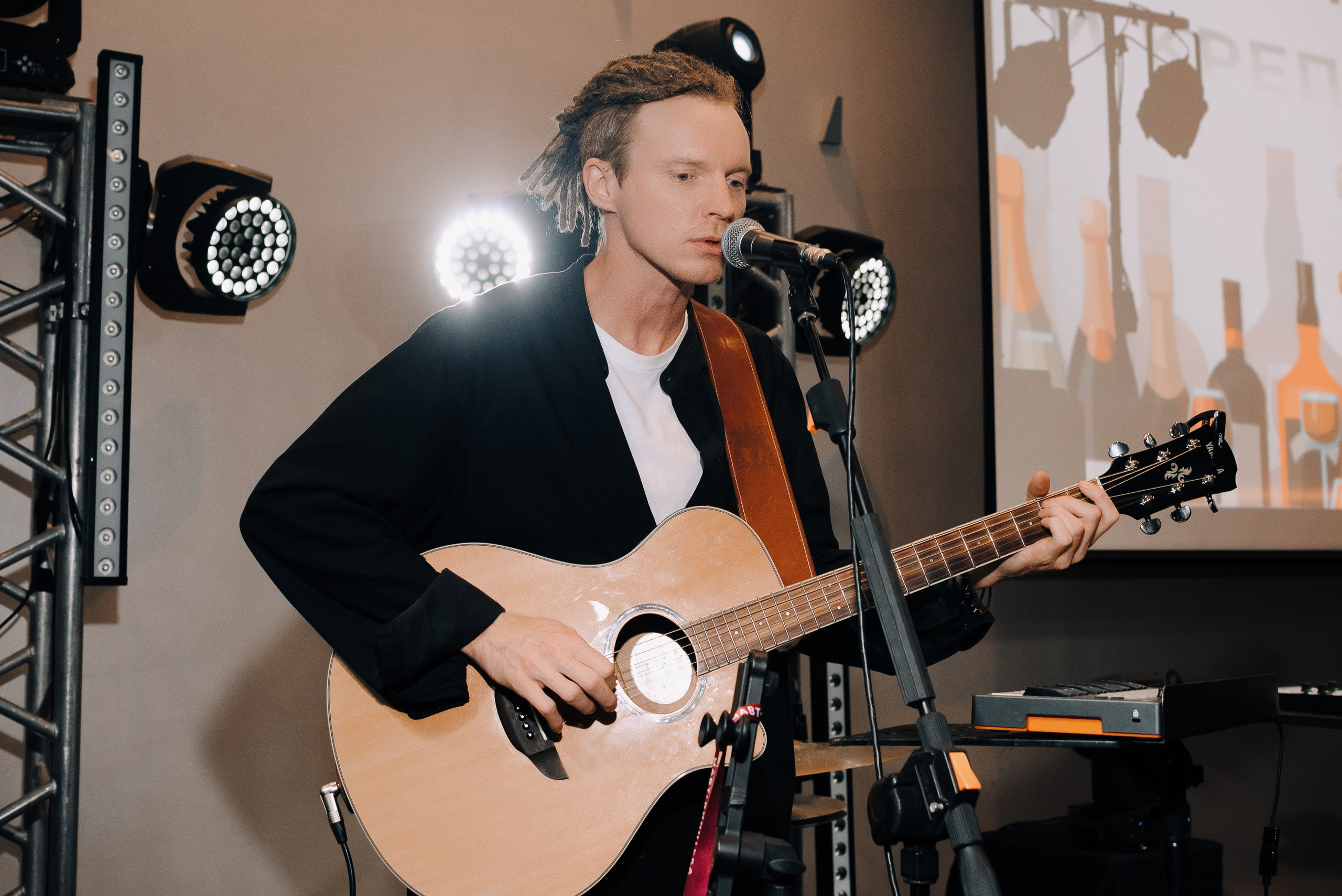 ФЕСТИВАЛЬ ВИНА И КРЕПКИХ НАПИТКОВ МАВТ-ВИНОТЕКА. Репортажный фотограф Зуев Роман г. Челябинск