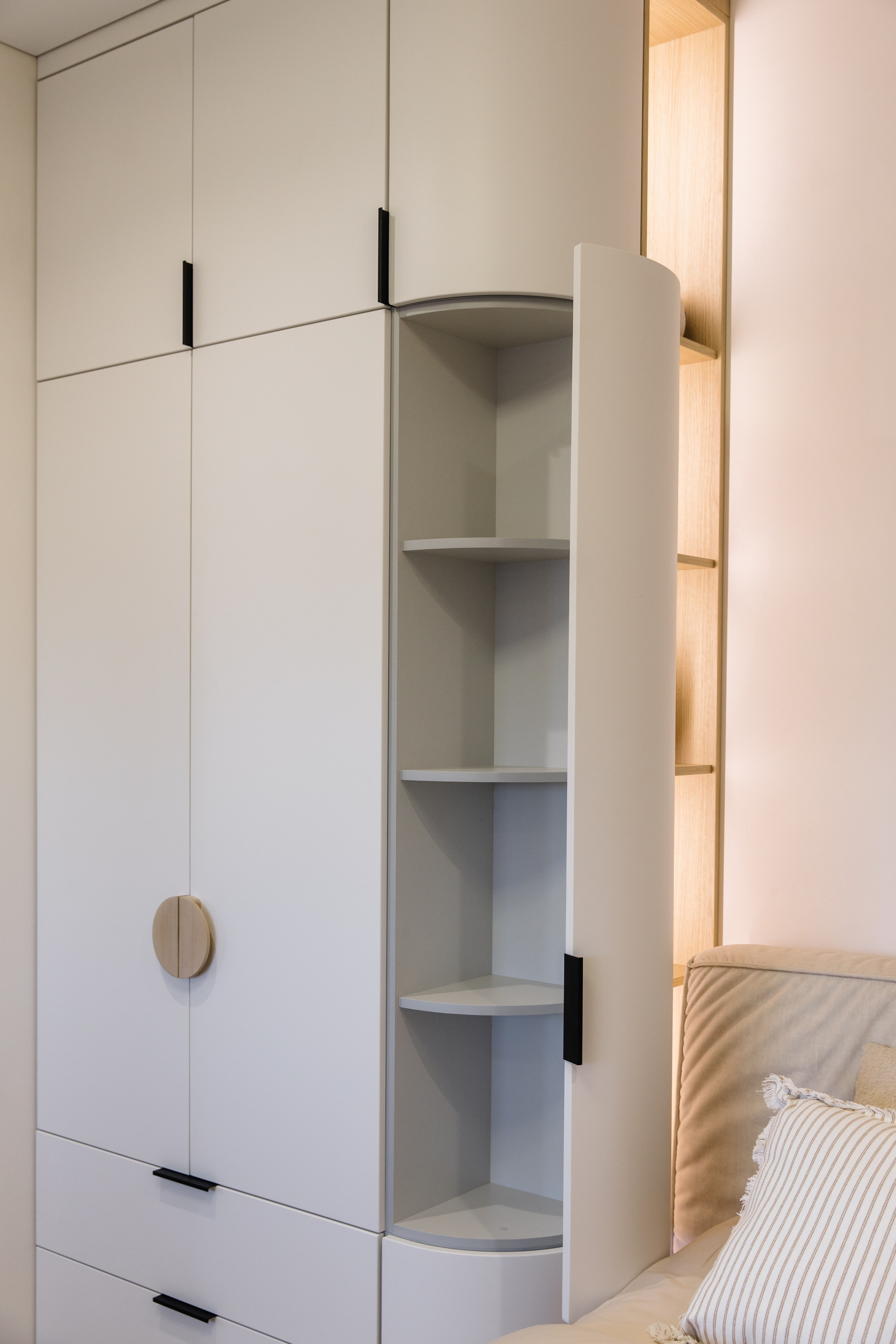 Rozalux. ГУДРУМ — Мебель на заказ в Томске | Кухни | Шкафы | Стулья и Столы