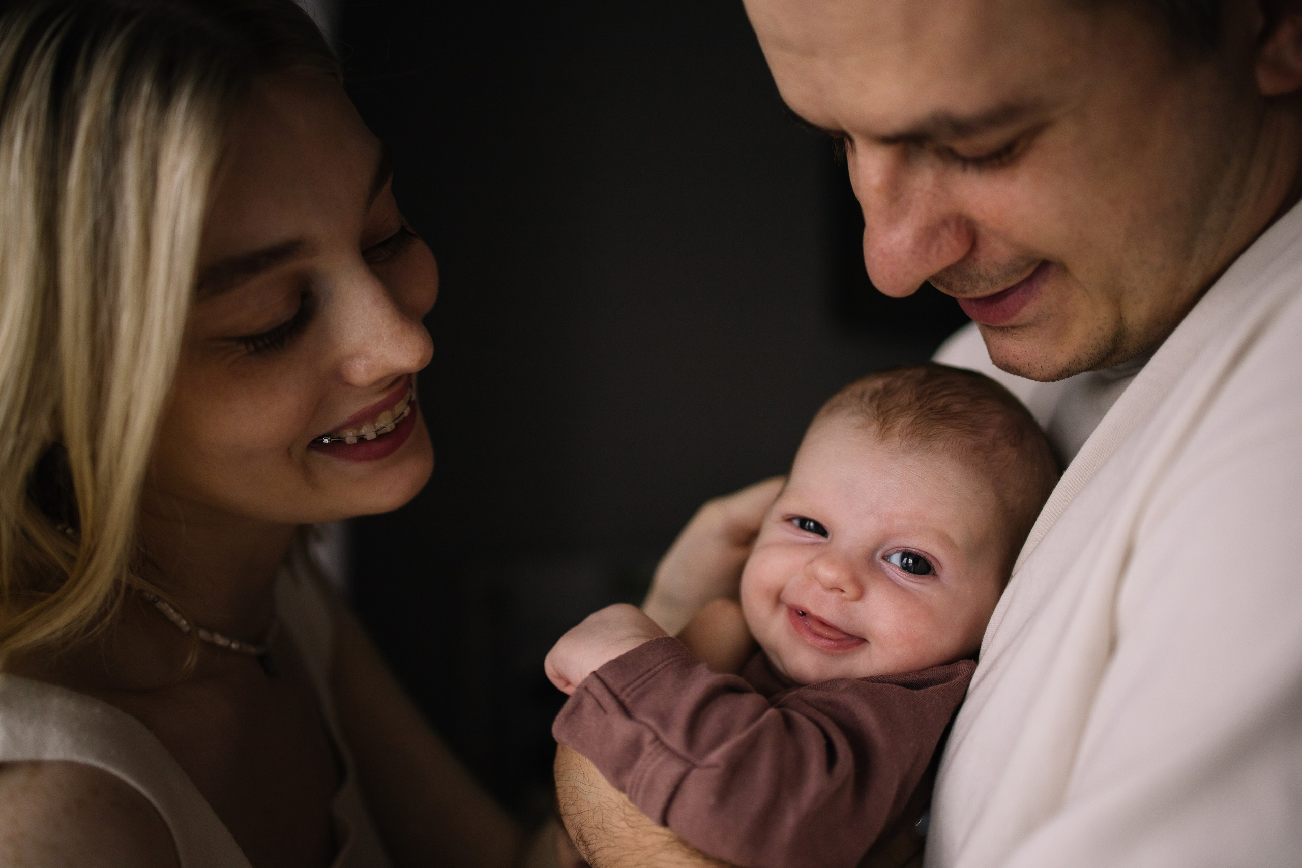 Домашняя семейная фотосессия с младенцем. Семейный фотограф в Томске Максимова Екатерина