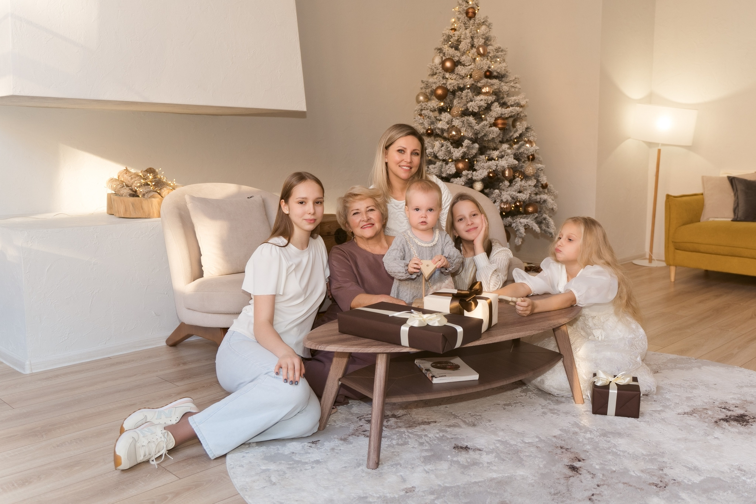 Бабушка и внуки. Nadia Fay