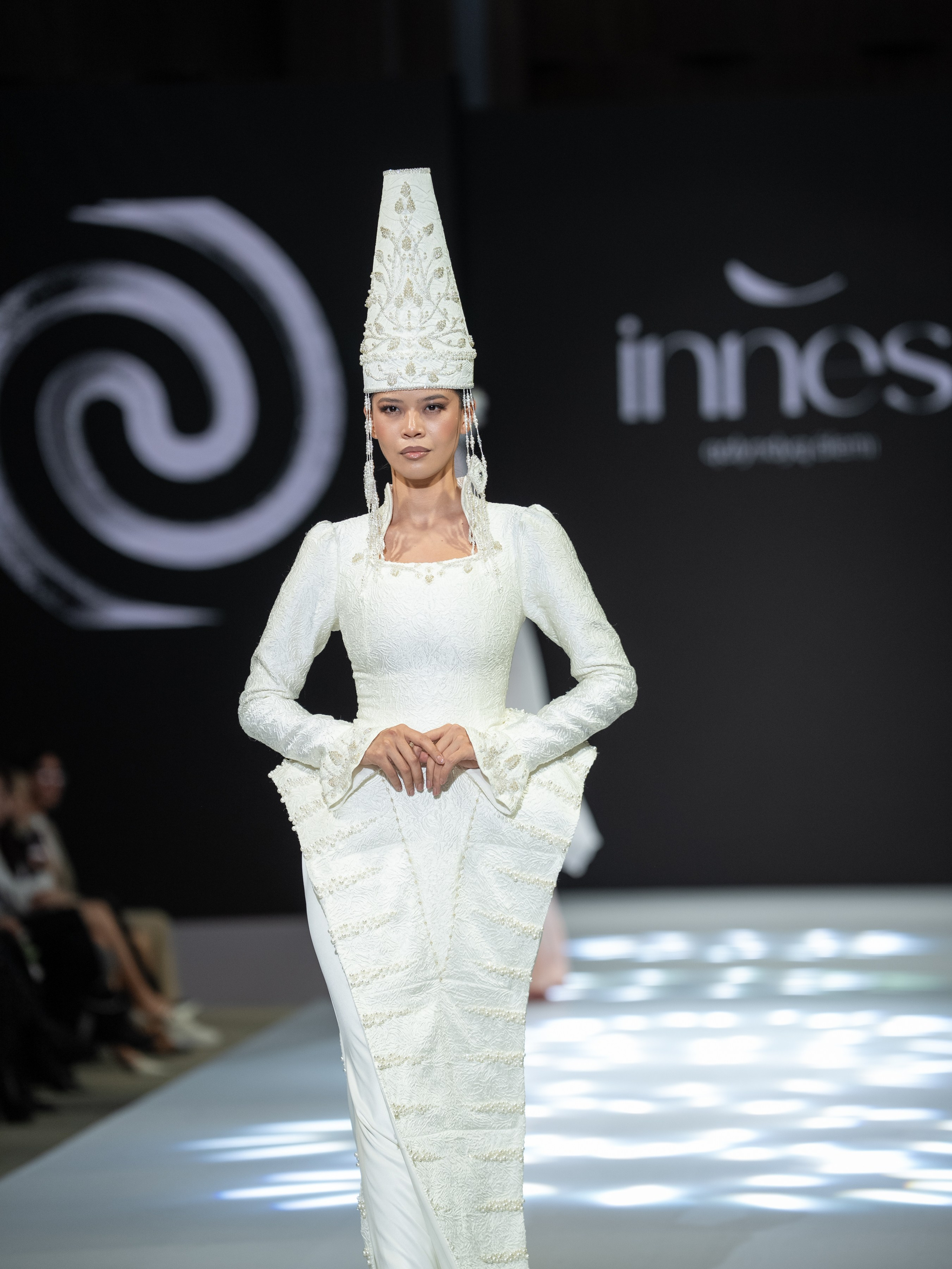 EURASIAN FASHION WEEK Innes. Сайт Алматинского НЮ АРТ, будуар и фэшн фотографа Дениса Карпенко