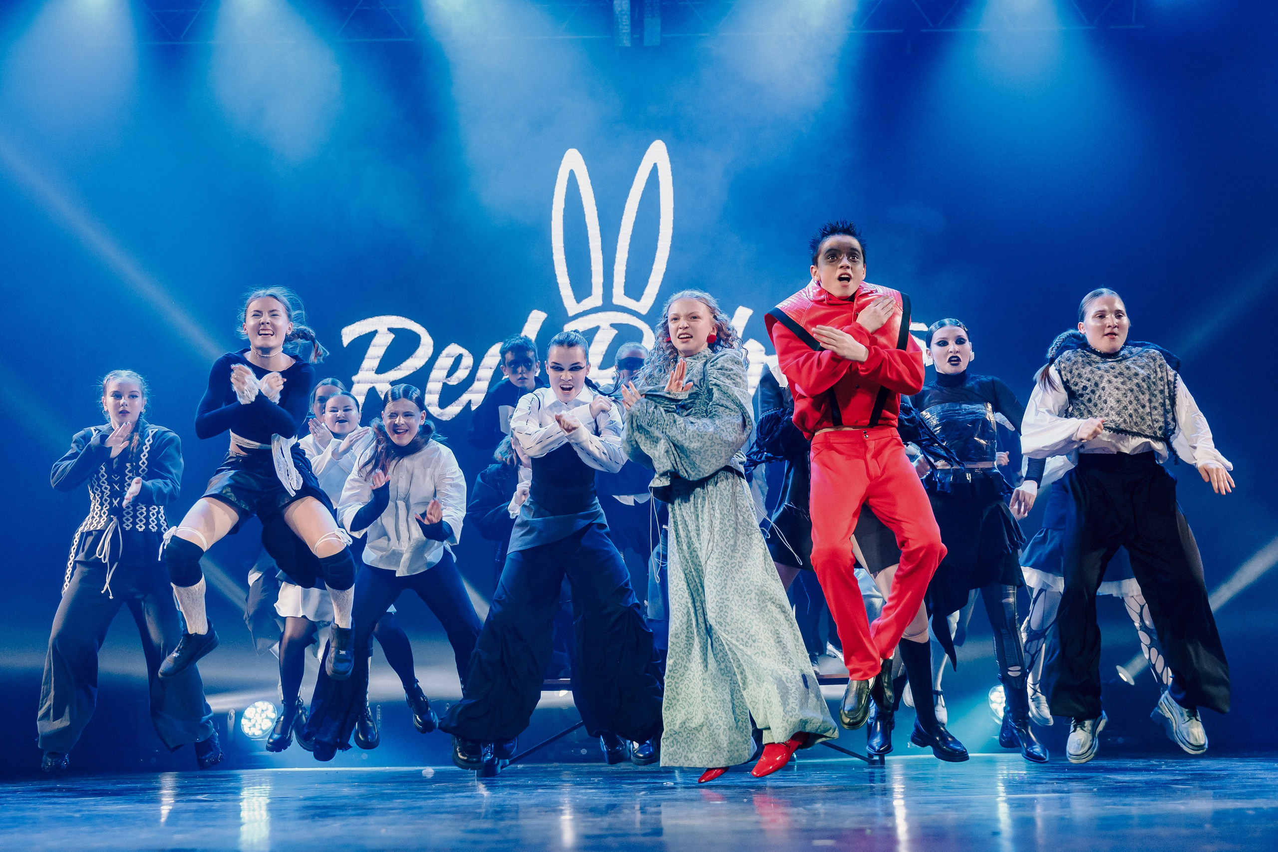 Отчётный концерт танцевальной школы «Red Rabbits» 2025. Лёшка Варзегов — фотограф