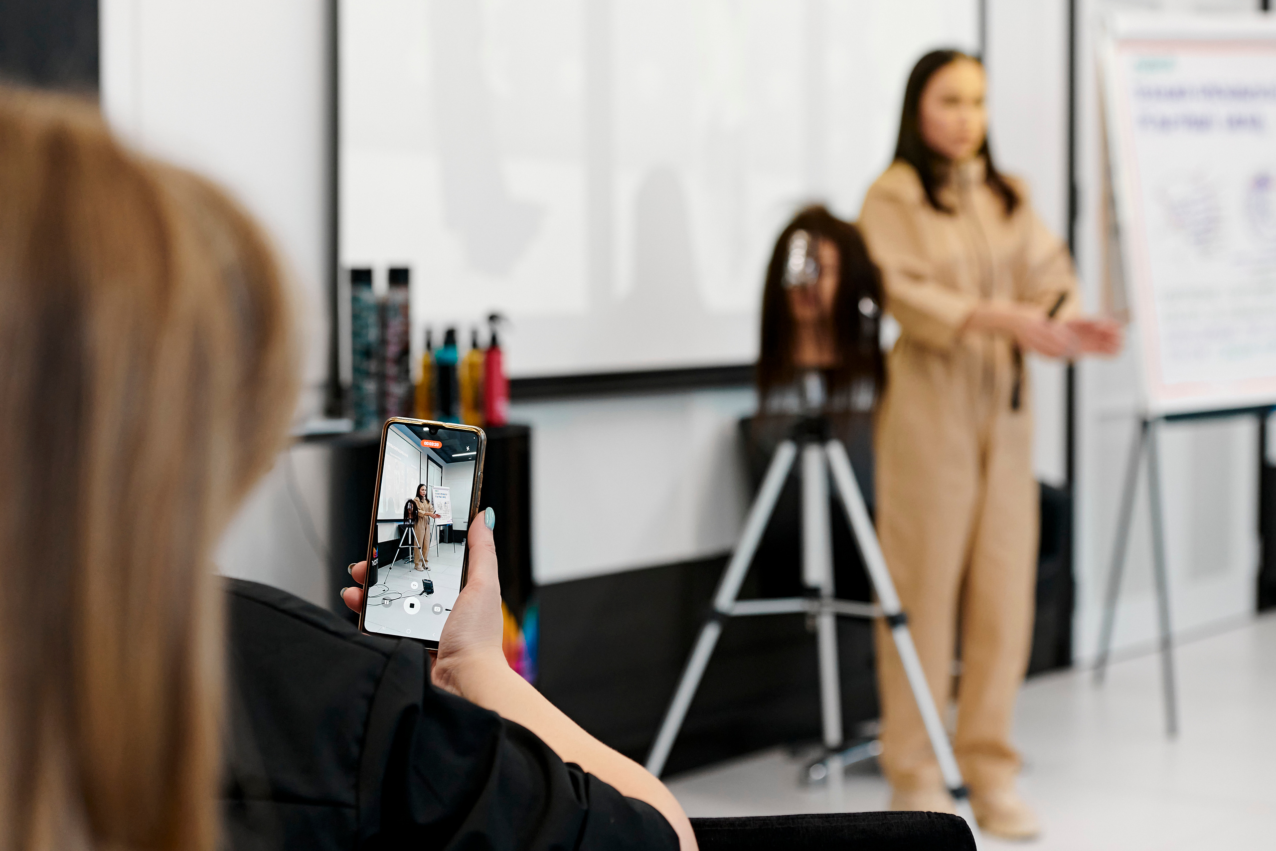 Мастер-класс по окрашиваниям и укладкам от Matrix. Фотограф Постольник Дарья