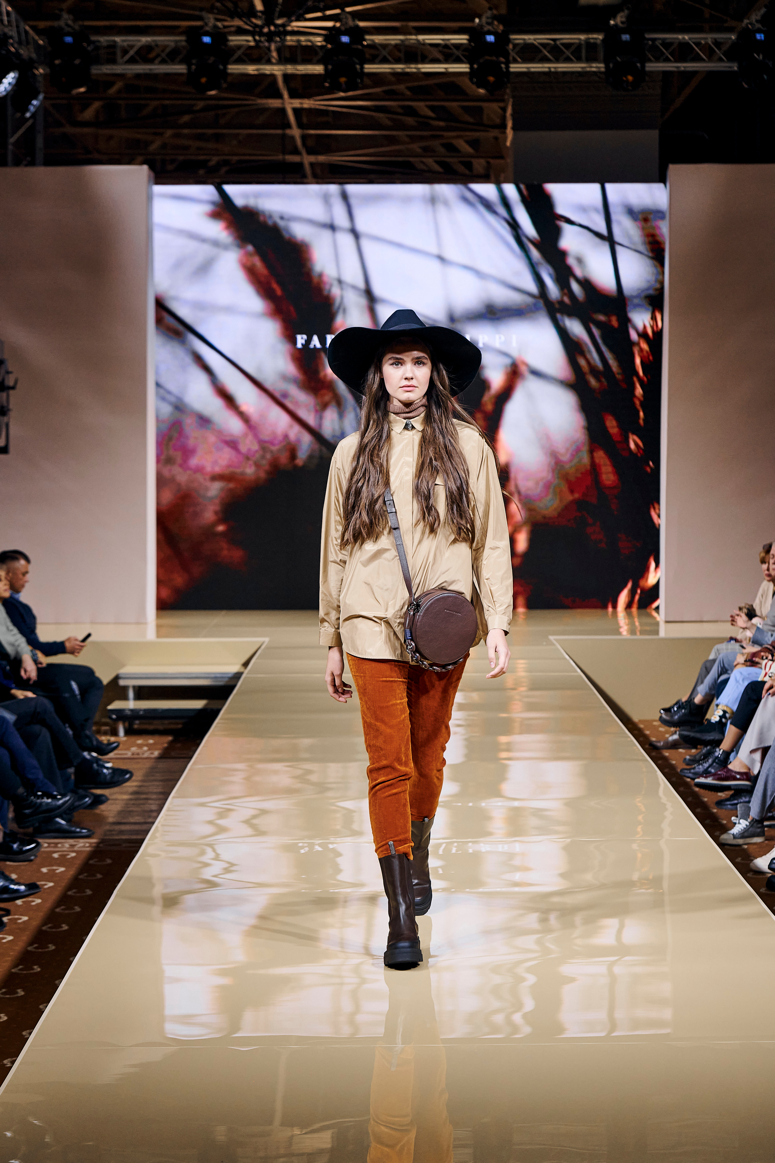 Модный показ «Кашемир и Шелк». Фотограф Постольник Дарья