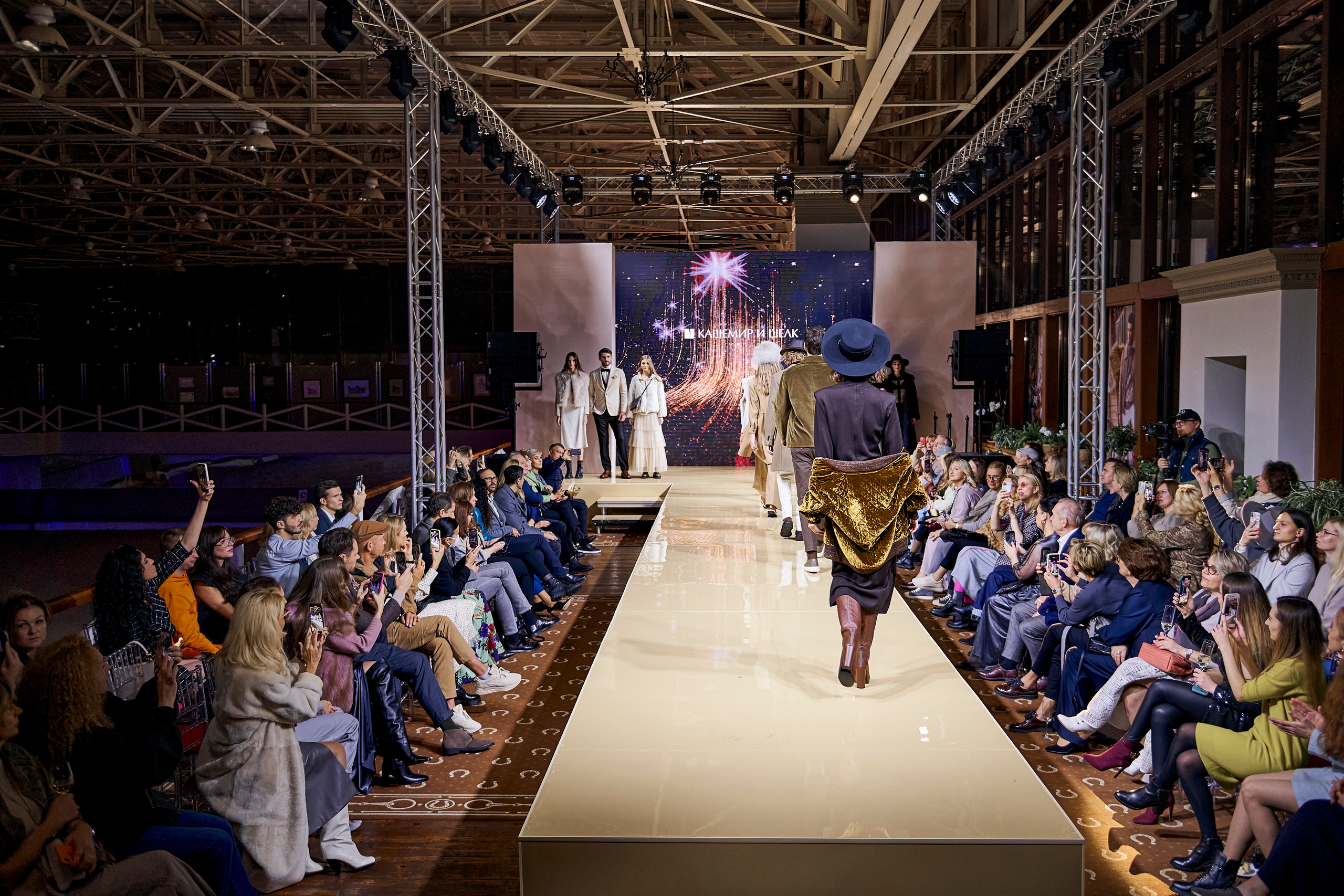 Модный показ «Кашемир и Шелк». Фотограф Постольник Дарья