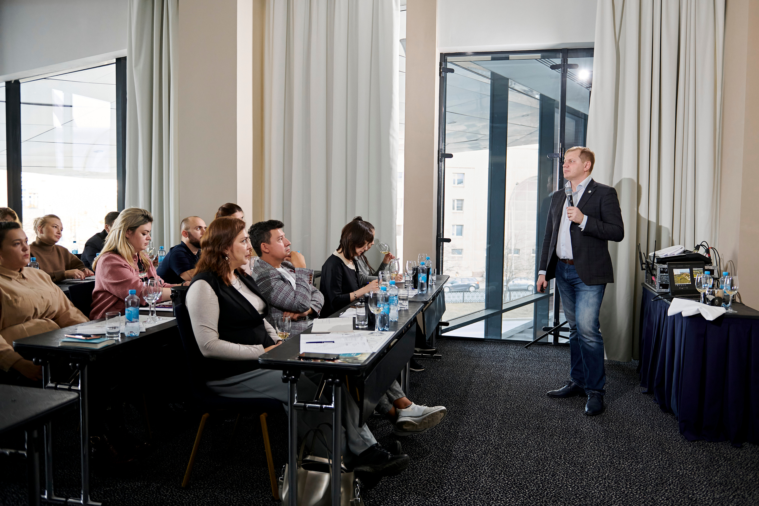 Винная дегустация для сомелье. Фотограф Постольник Дарья