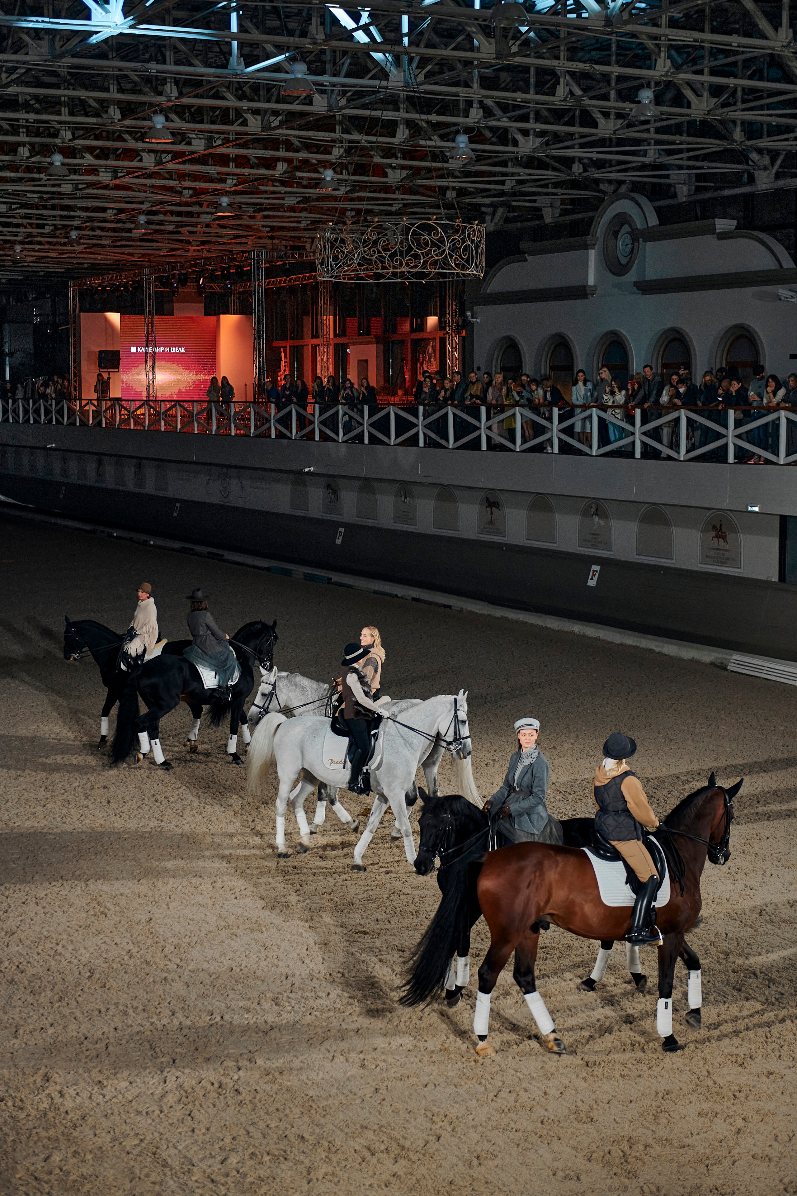 Модный показ «Кашемир и Шелк». Фотограф Постольник Дарья