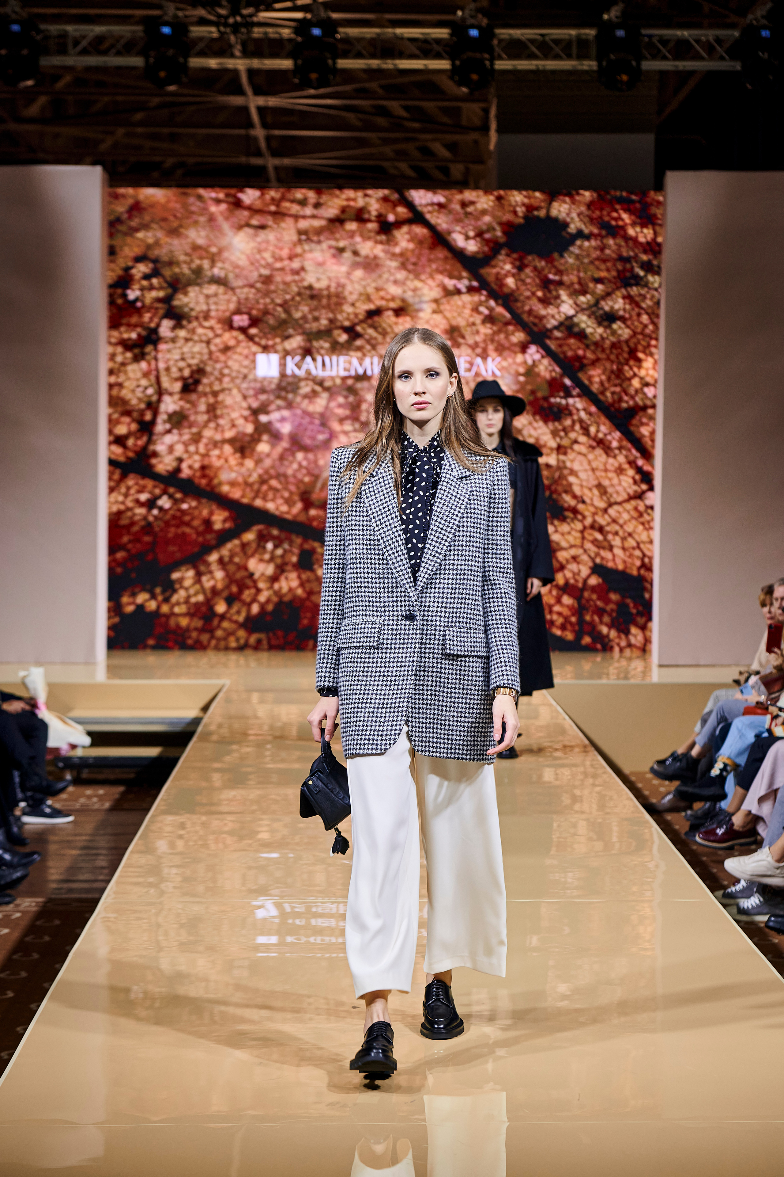 Модный показ «Кашемир и Шелк». Фотограф Постольник Дарья