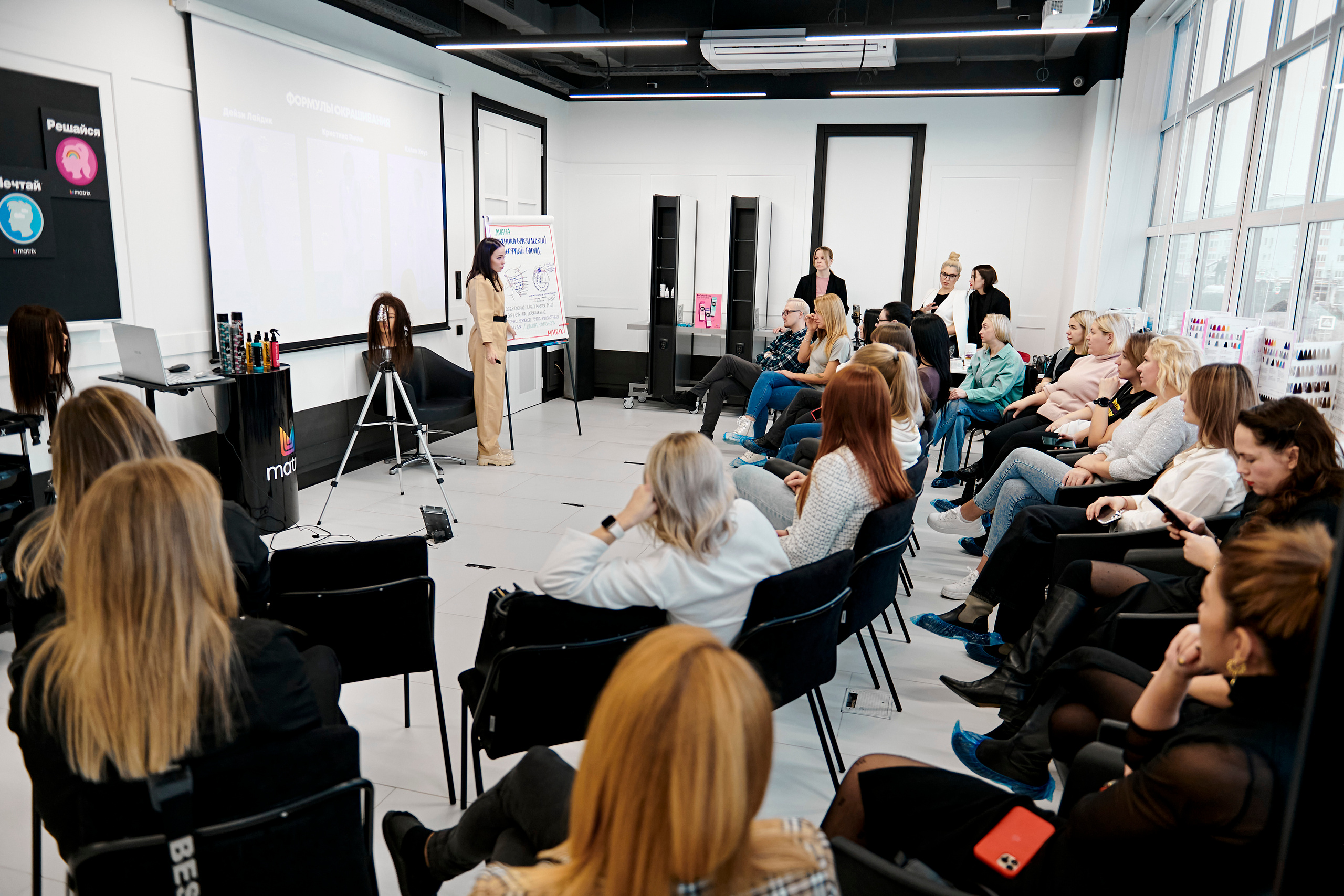 Мастер-класс по окрашиваниям и укладкам от Matrix. Фотограф Постольник Дарья