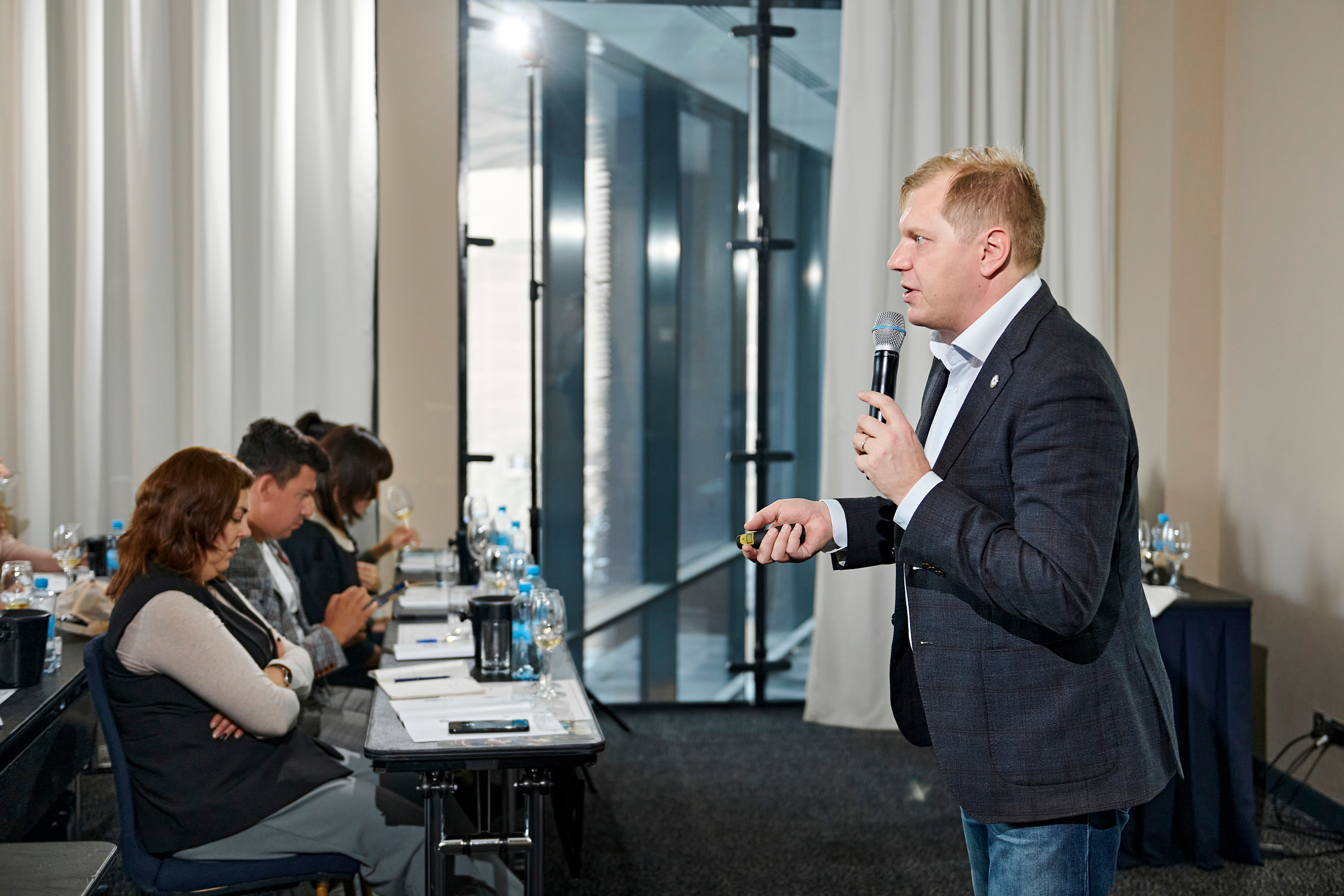 Винная дегустация для сомелье. Фотограф Постольник Дарья