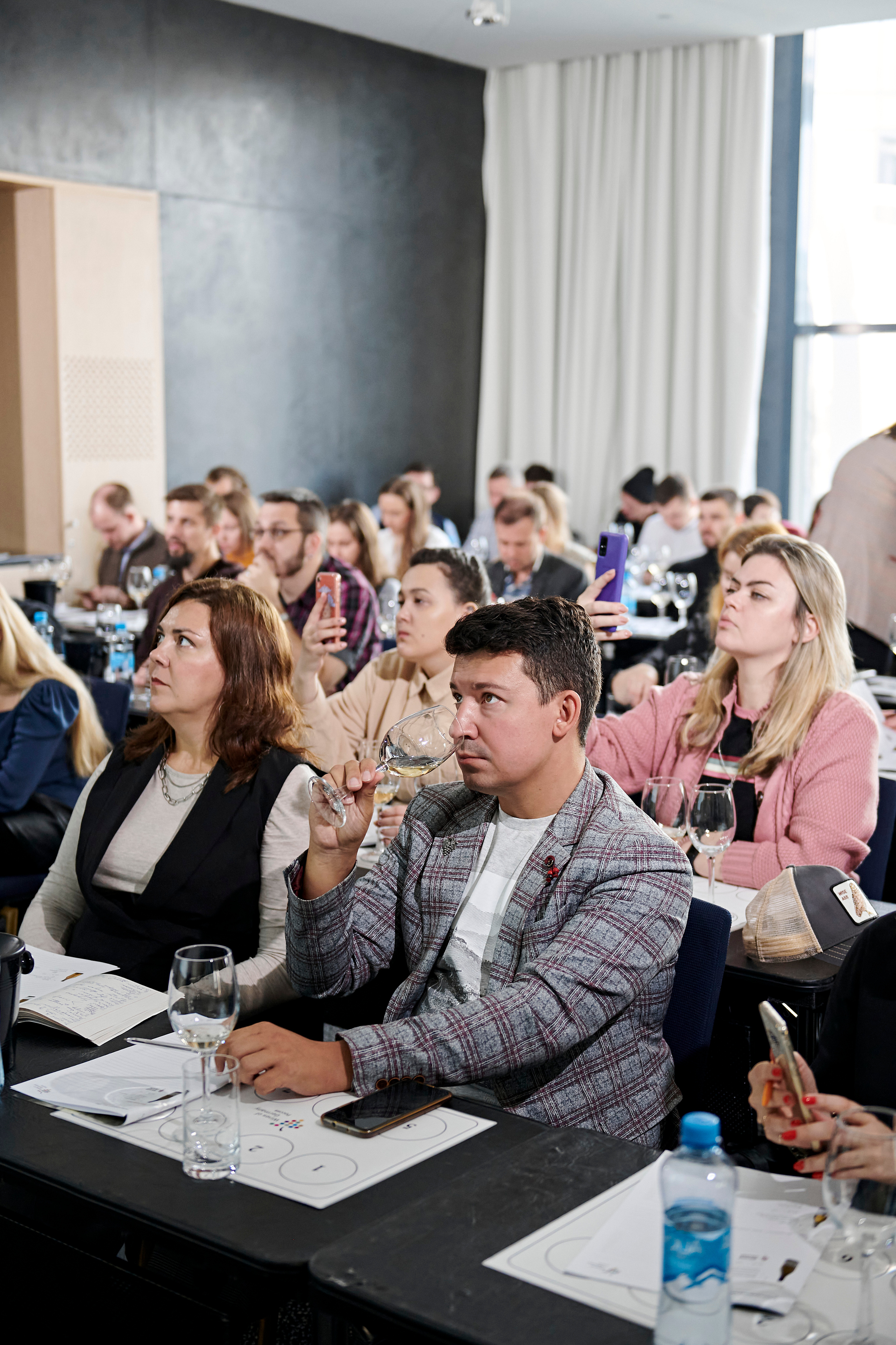 Винная дегустация для сомелье. Фотограф Постольник Дарья