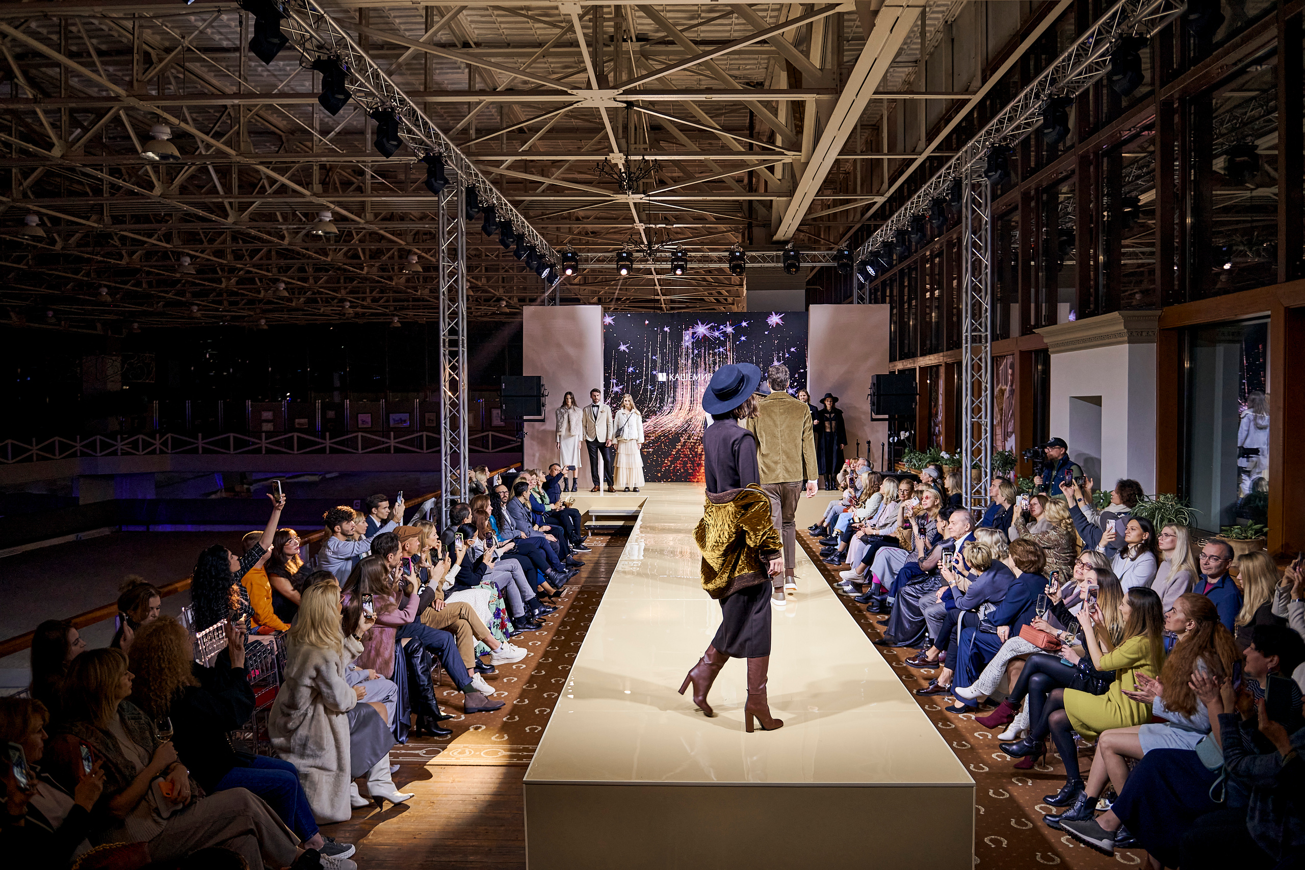 Модный показ «Кашемир и Шелк». Фотограф Постольник Дарья