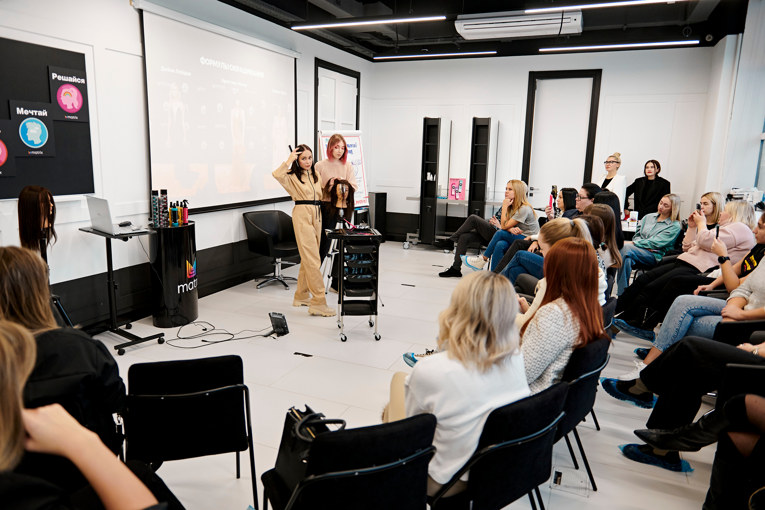 Мастер-класс по окрашиваниям и укладкам от Matrix. Фотограф Постольник Дарья