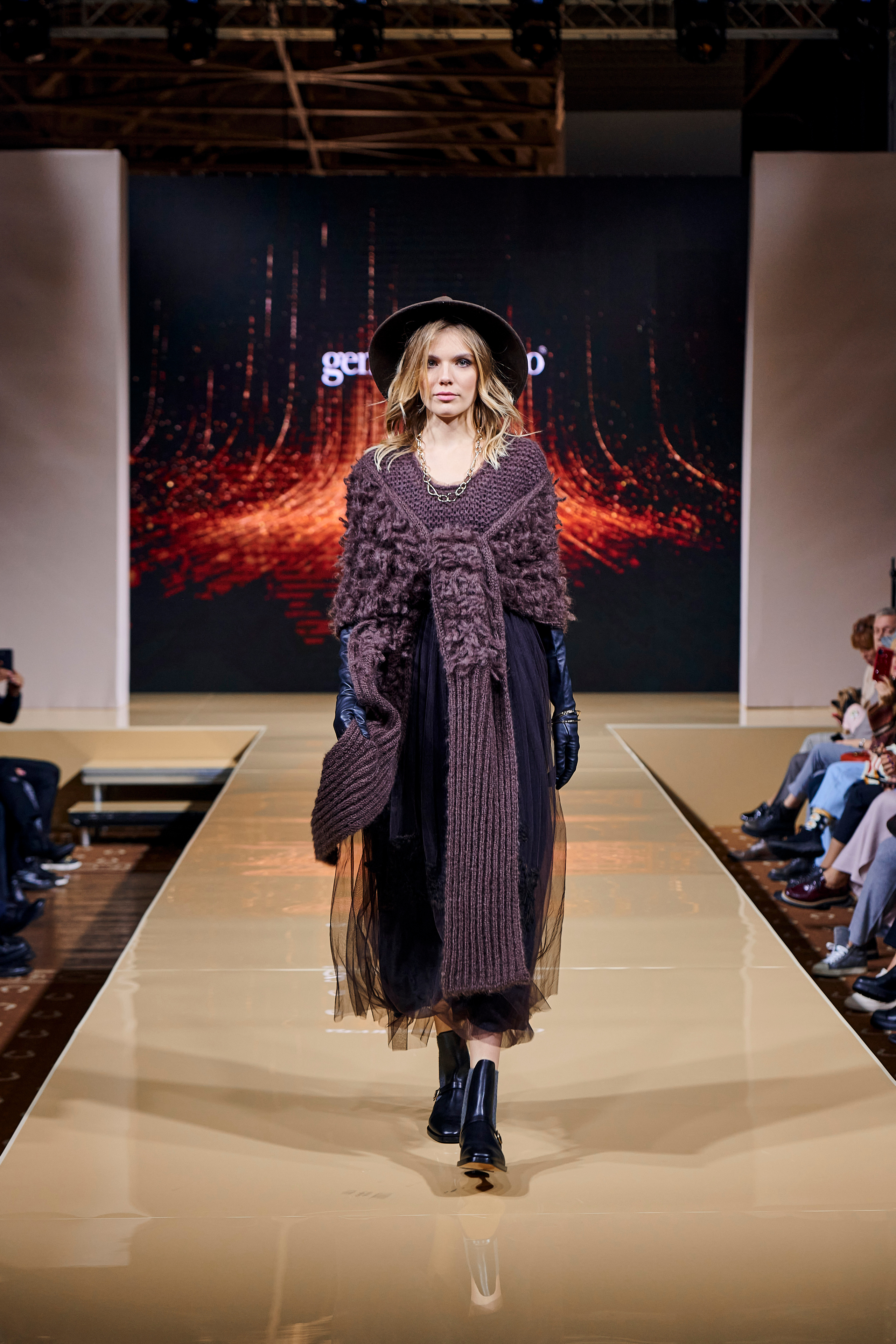 Модный показ «Кашемир и Шелк». Фотограф Постольник Дарья