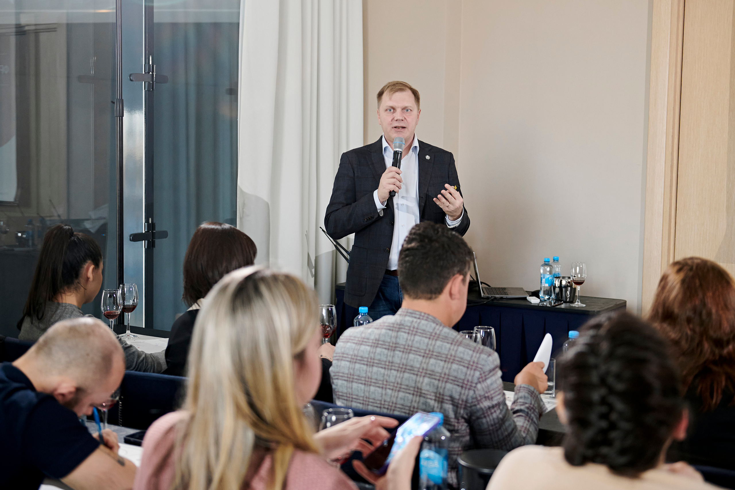 Винная дегустация для сомелье. Фотограф Постольник Дарья