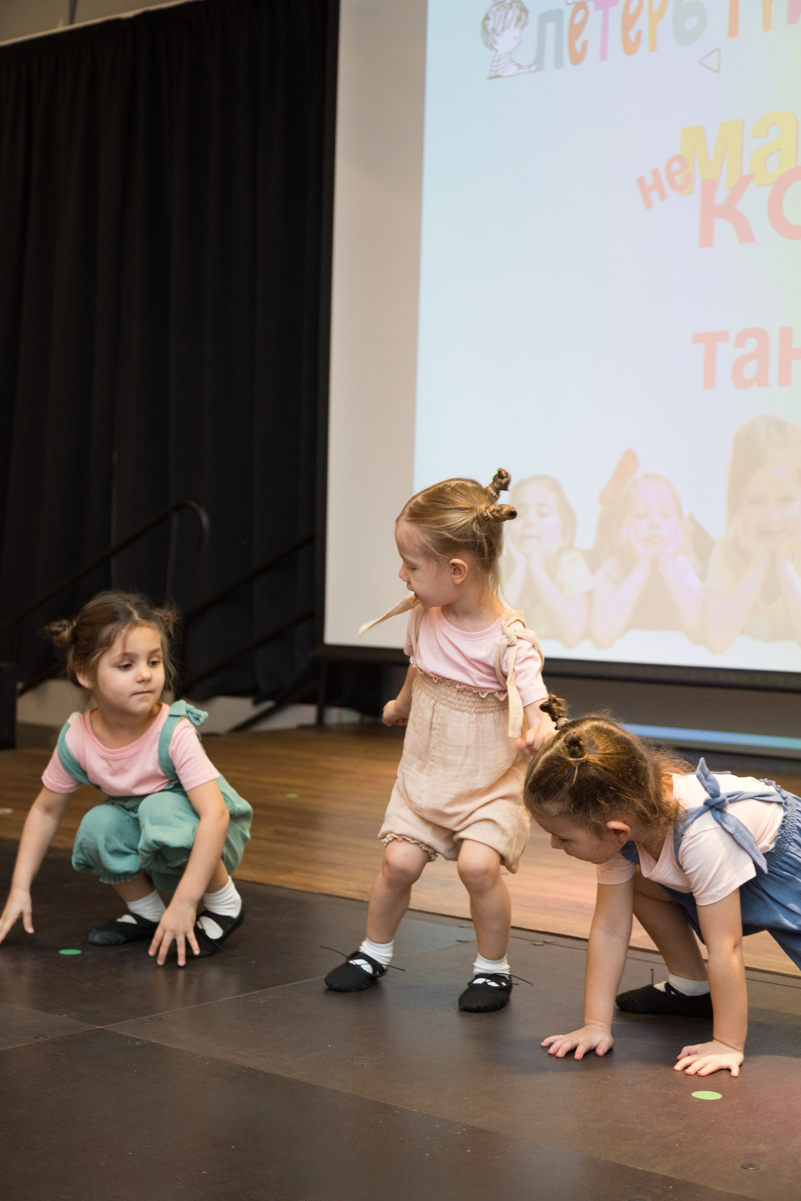 Отчетный концерт танцевального коллектива «ПЕТЕРБУРИКИ». Детский и контент фотограф Надя Волкова Санкт-Петербург