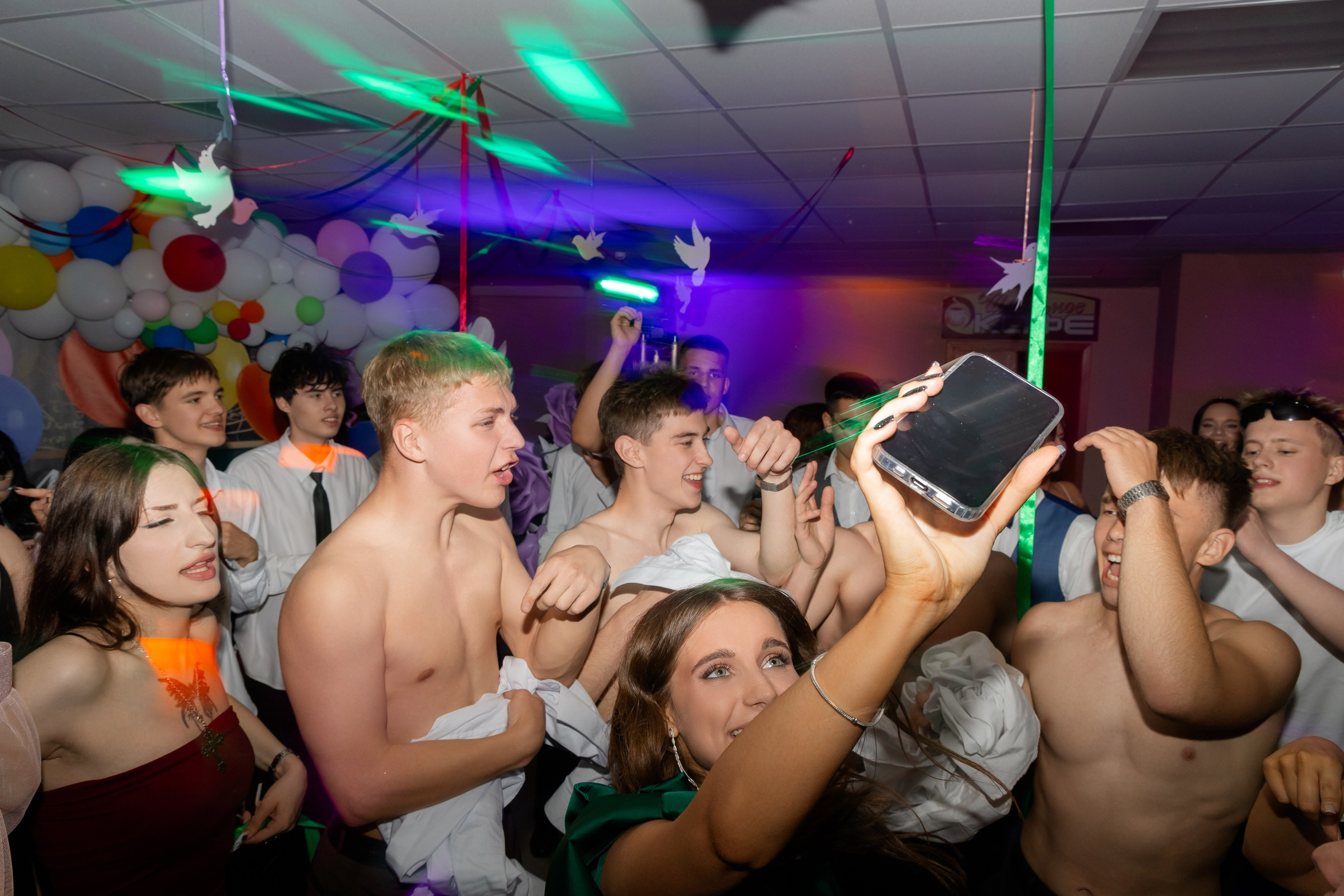 Школьный выпускной 2025 год в Минске, Беларуси. Свадебный фотограф в Минске/Беларуси Сергей Спиридонов