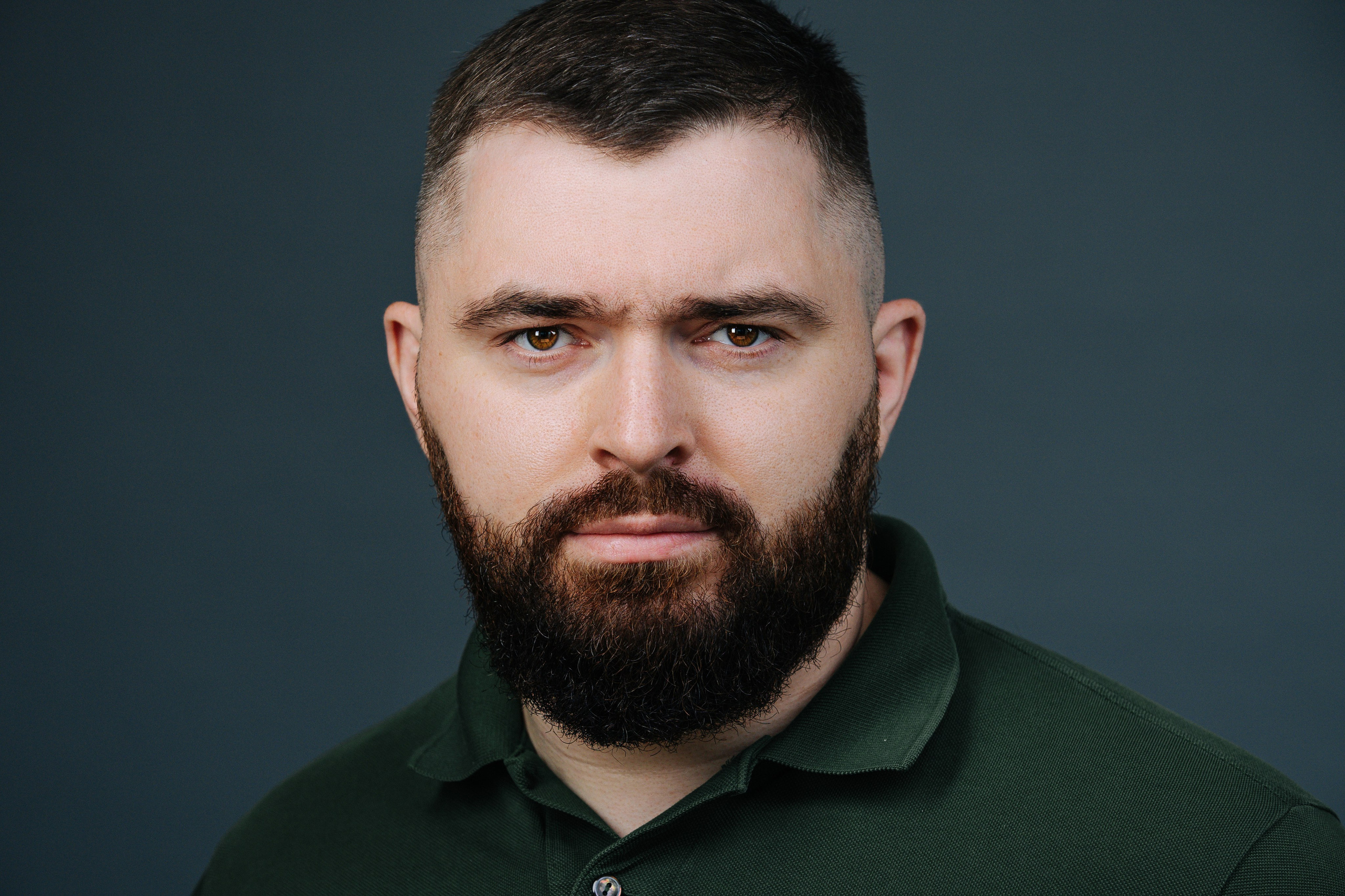 Headshot-фотосессия для команды | Портреты сотрудников в едином стиле. Бизнес-фотограф в Москве — Виталий Агабабян