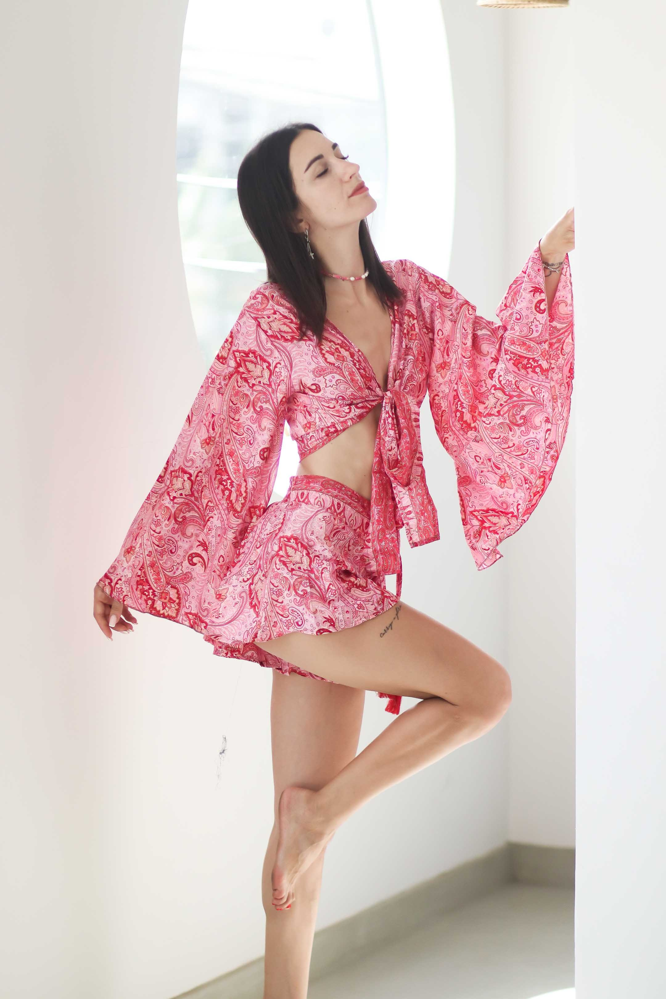 Коллекция купальников бикини. Фотограф на Шри-Ланке