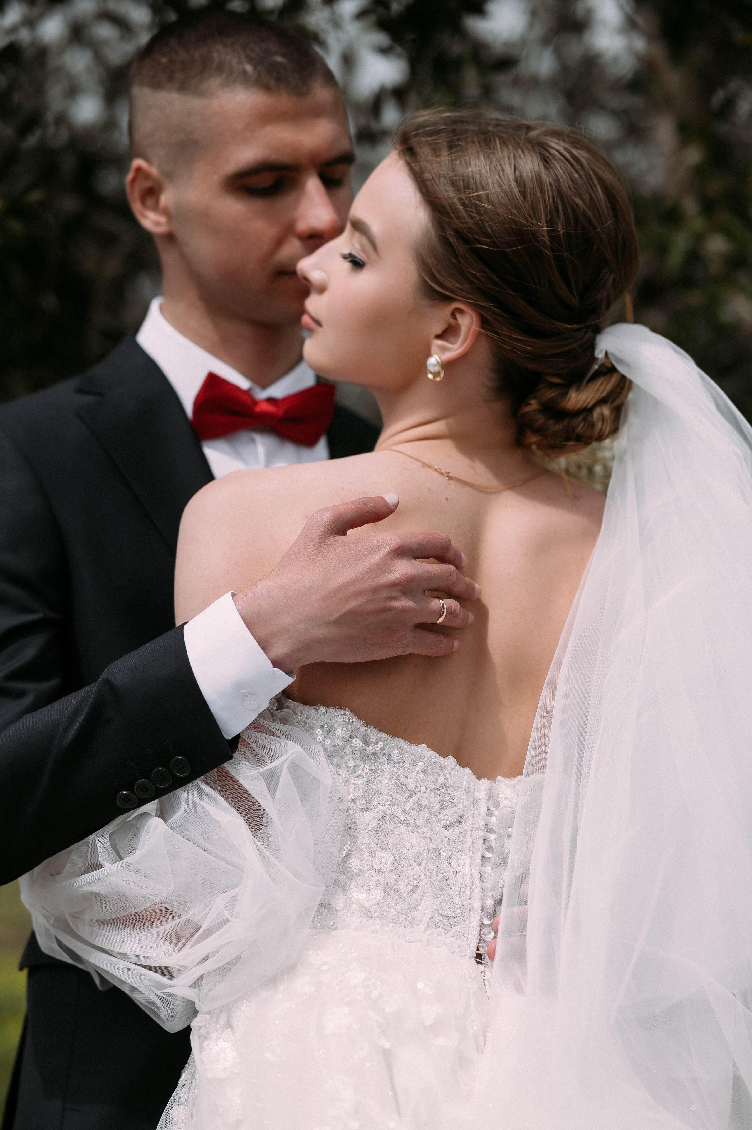 Свадебное утро и прогулка красивой яркой пары. Свадебный и семейный фотограф в Симферополе Дарья Маркова