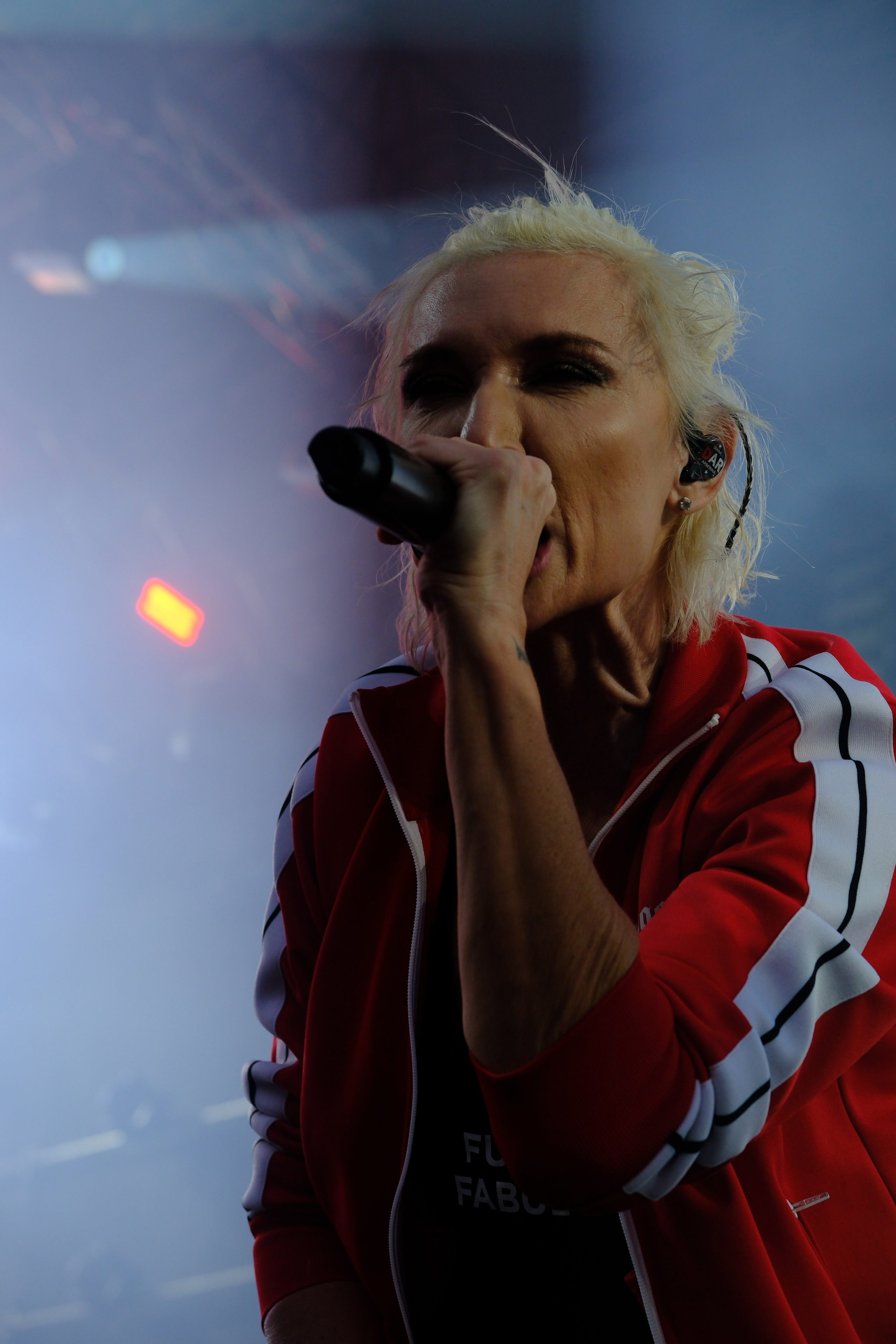 Диана Арбенина (группа «Ночные снайперы») — Москва, МТС Live Лето 2024. RedGeek - блогер и стручњак за образовање и ИТ Кирил Ситнов