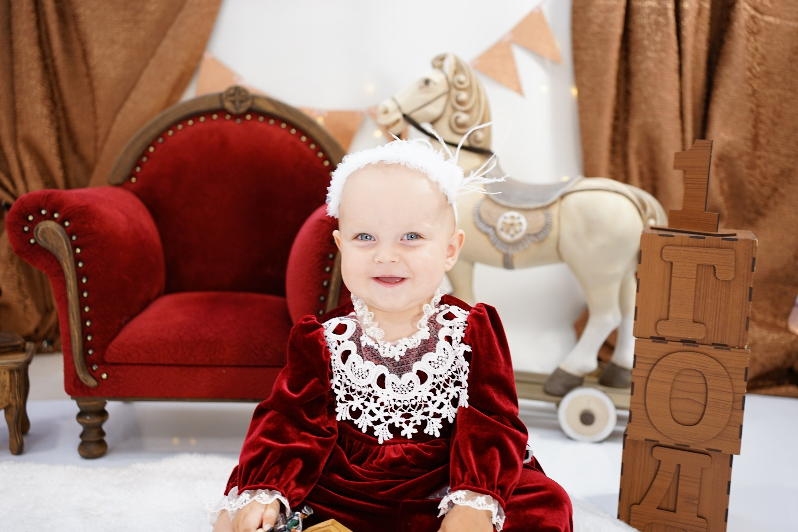 Бордовая зона. Детская Фотостудия ГОДОВАСИКИ в Санкт-Петербурге фотосесия на годик