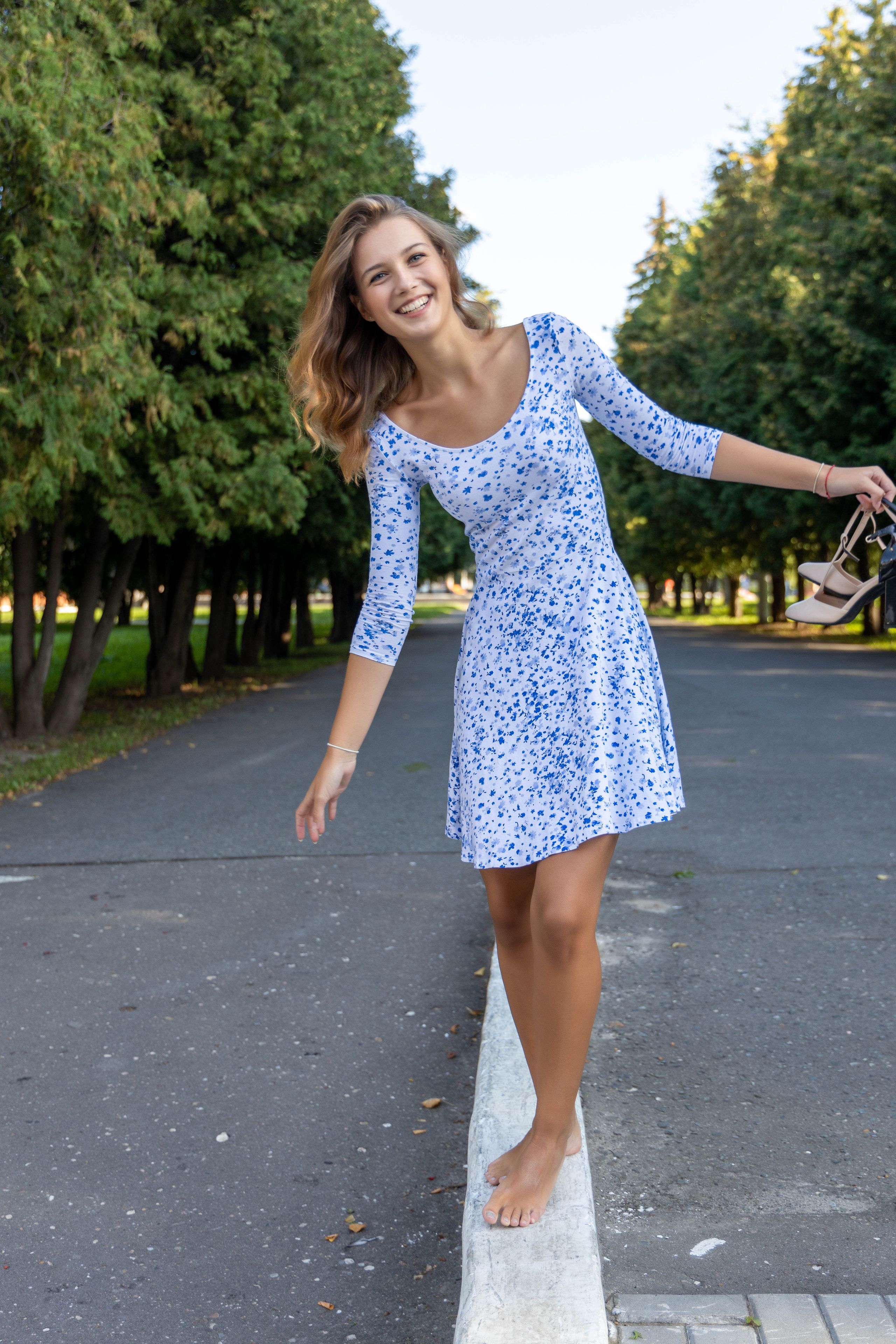 Фотопрогулка Коломна красивая девушка парк. Выпускные фотоальбомы в Коломне. Валерий и Светлана Щавелевы