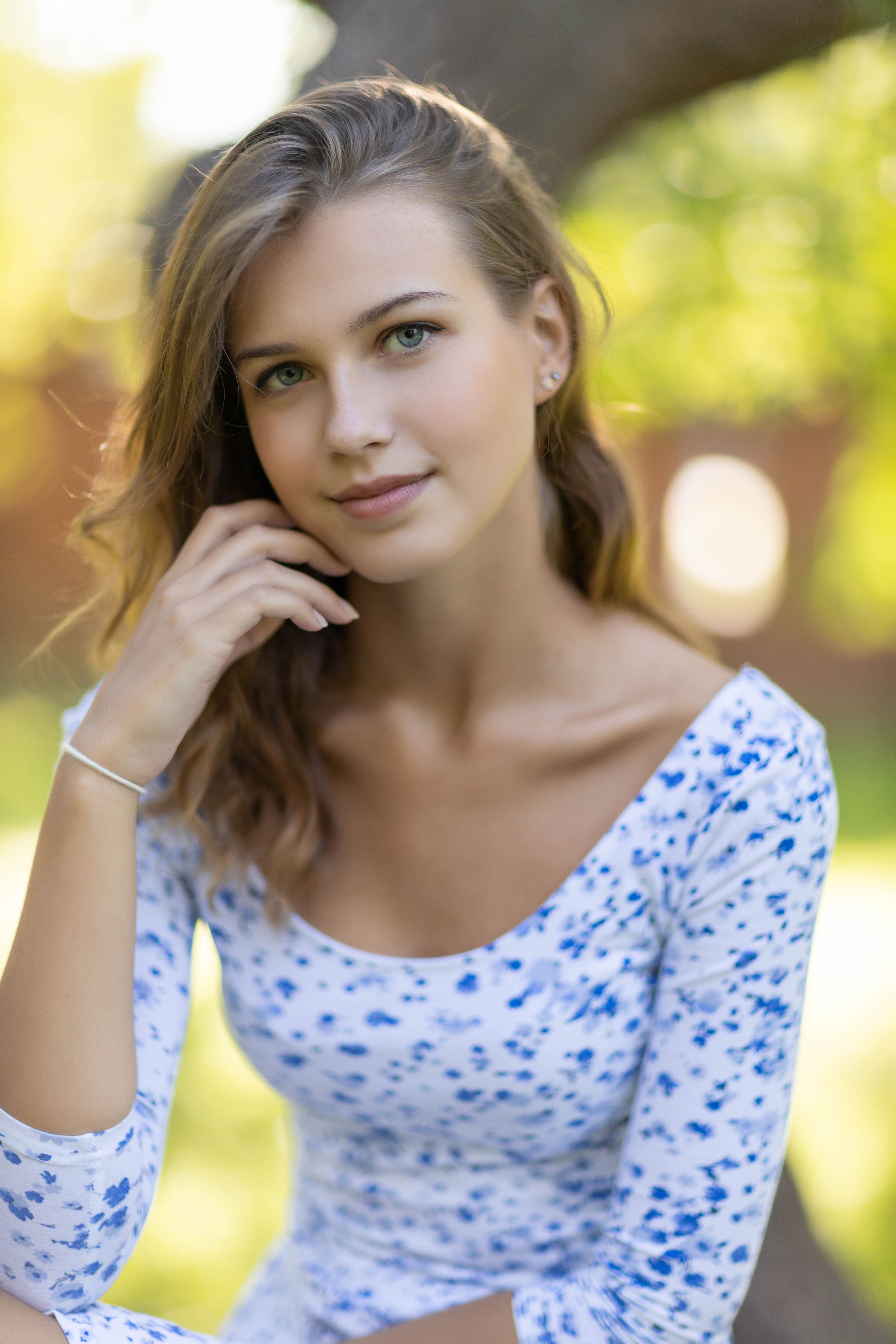 Фотопрогулка Коломна красивая девушка парк. Выпускные фотоальбомы в Коломне. Валерий и Светлана Щавелевы