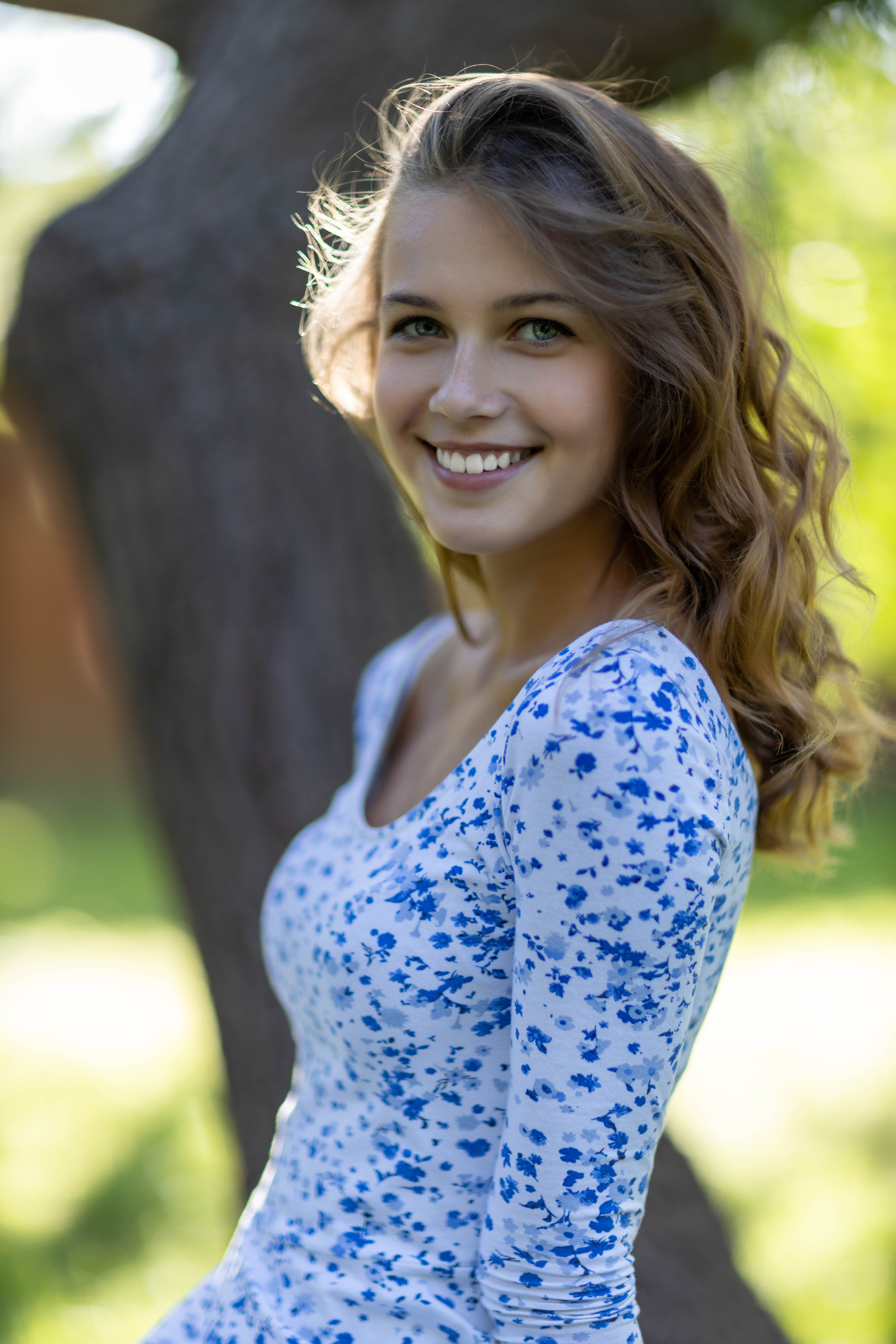 Фотопрогулка Коломна красивая девушка парк. Выпускные фотоальбомы в Коломне. Валерий и Светлана Щавелевы