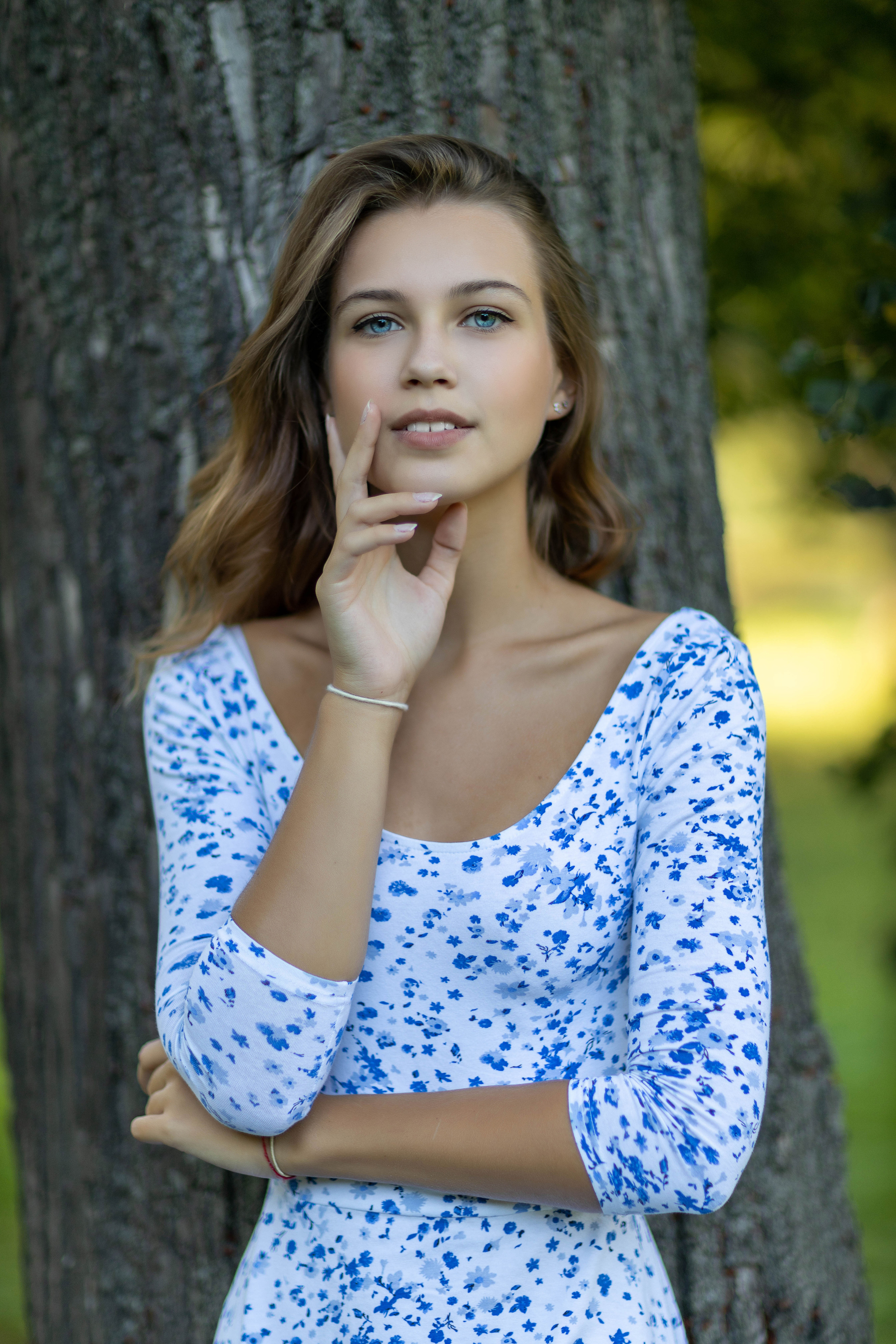 Фотопрогулка Коломна красивая девушка парк. Выпускные фотоальбомы в Коломне. Валерий и Светлана Щавелевы