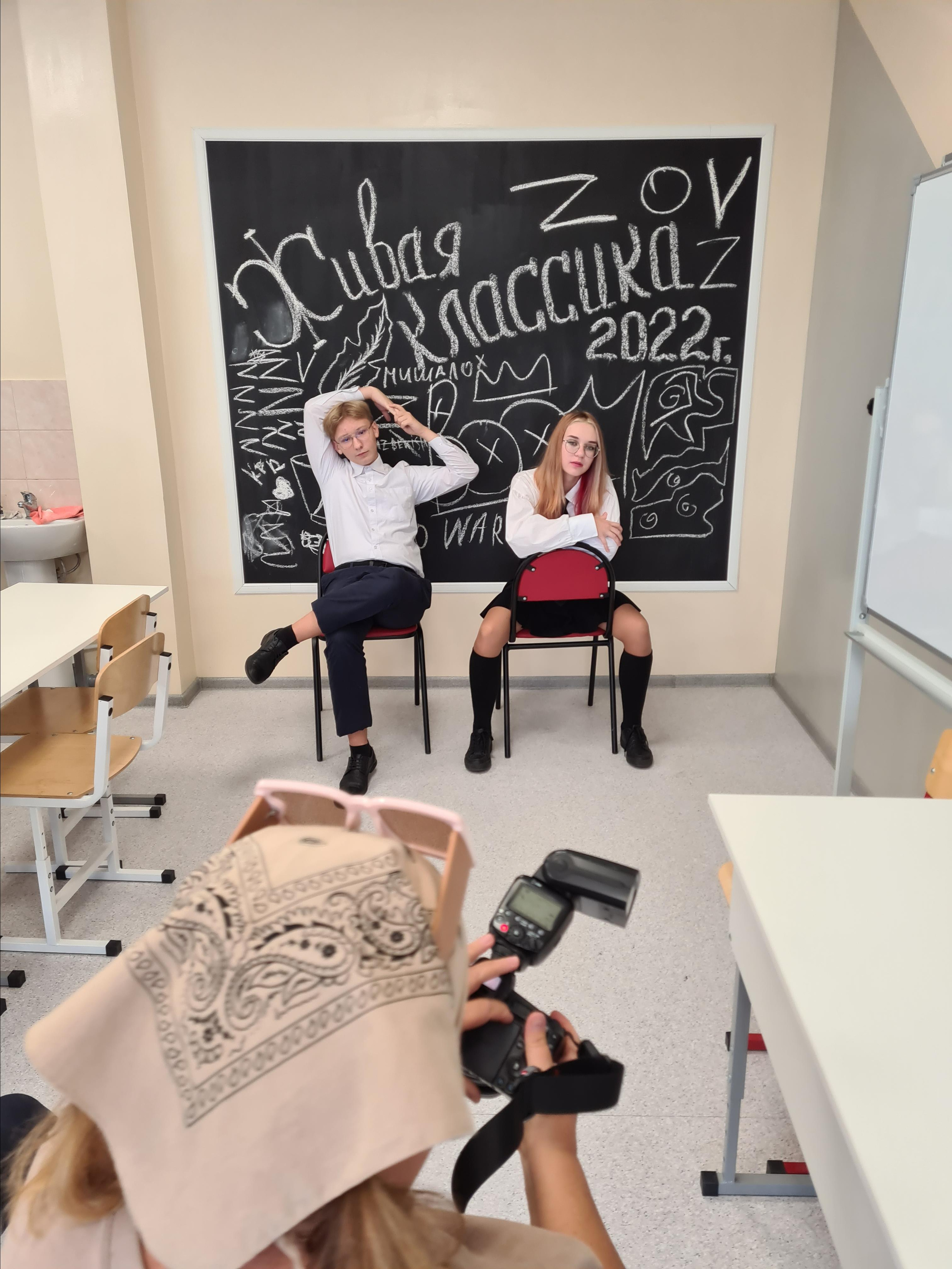 Школьные традиции — альбом с запечатлёнными ежегодными школьными мероприятиями