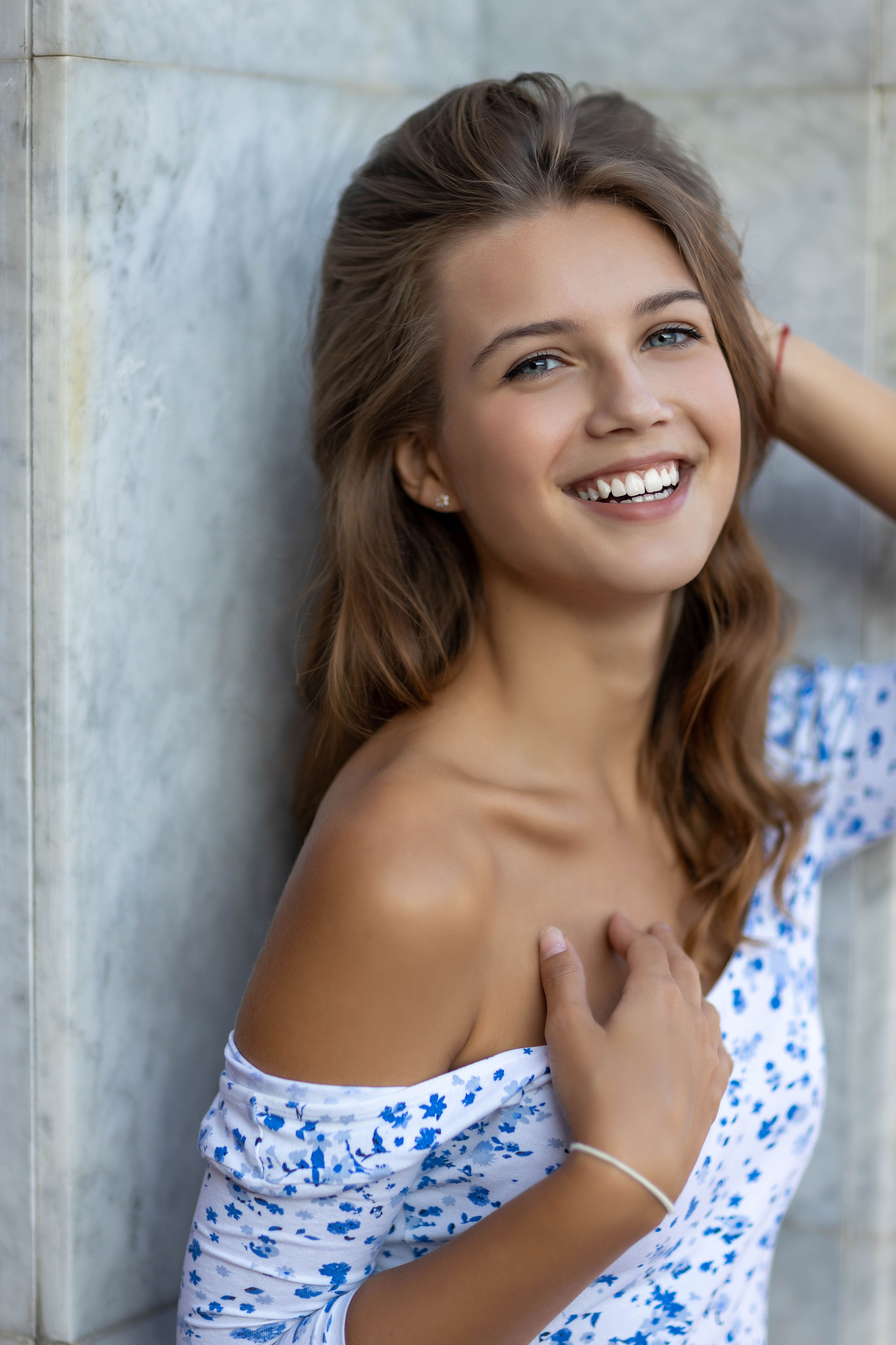 Фотопрогулка Коломна красивая девушка парк. Выпускные фотоальбомы в Коломне. Валерий и Светлана Щавелевы