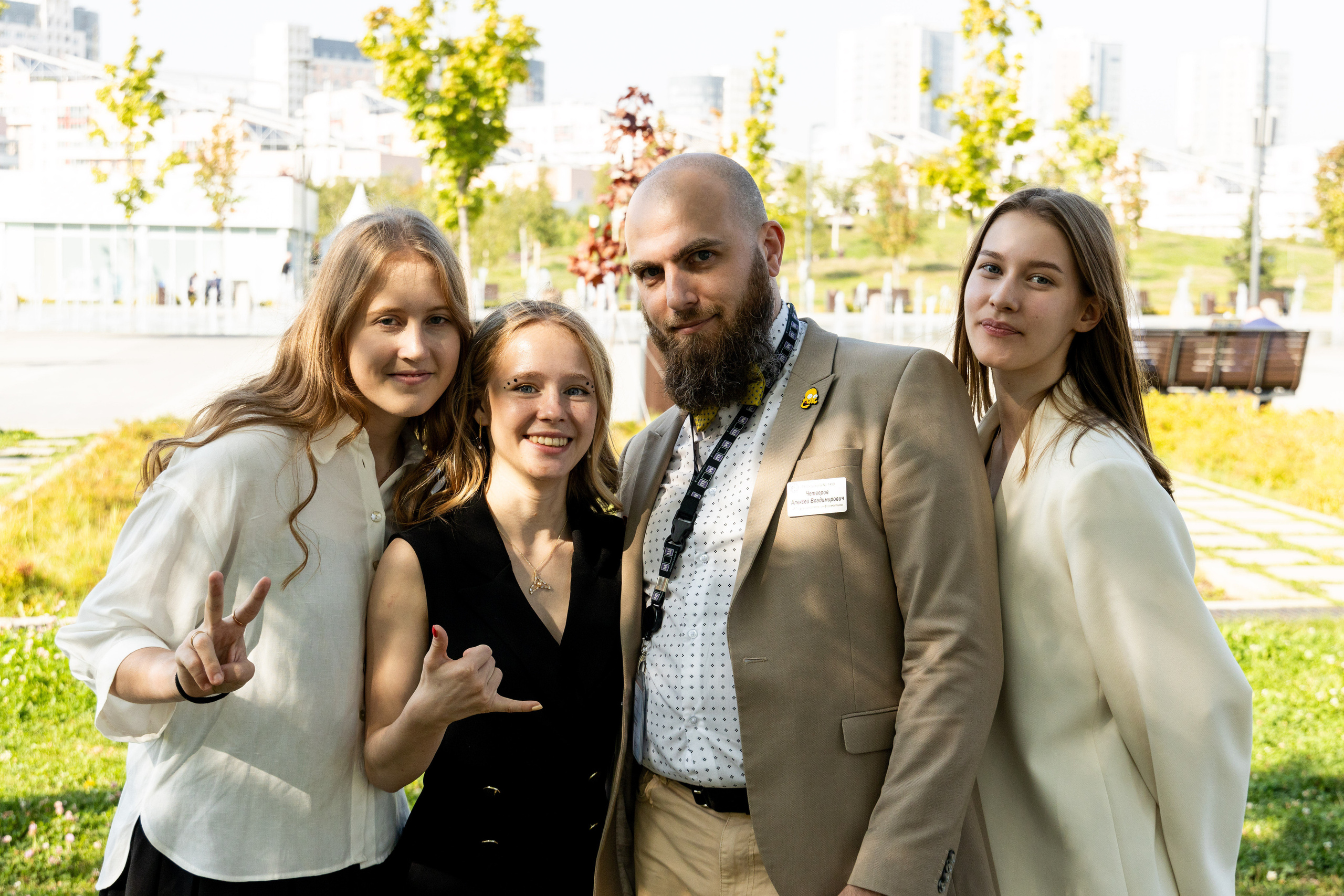 Фото с учителем для выпускной фотокниги в Москве