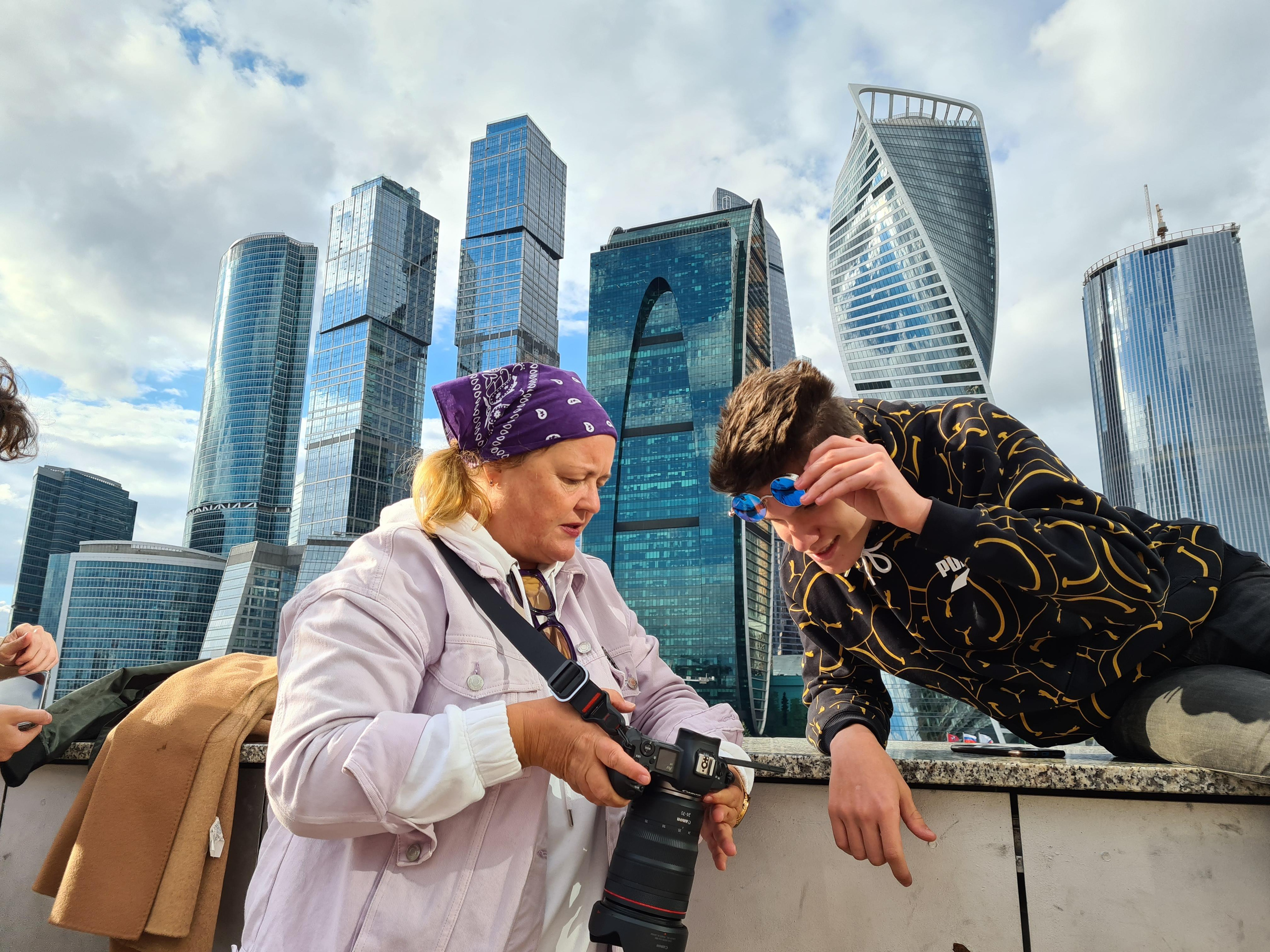 Праздничный выпуск — торжественный альбом с яркими моментами выпускного вечера