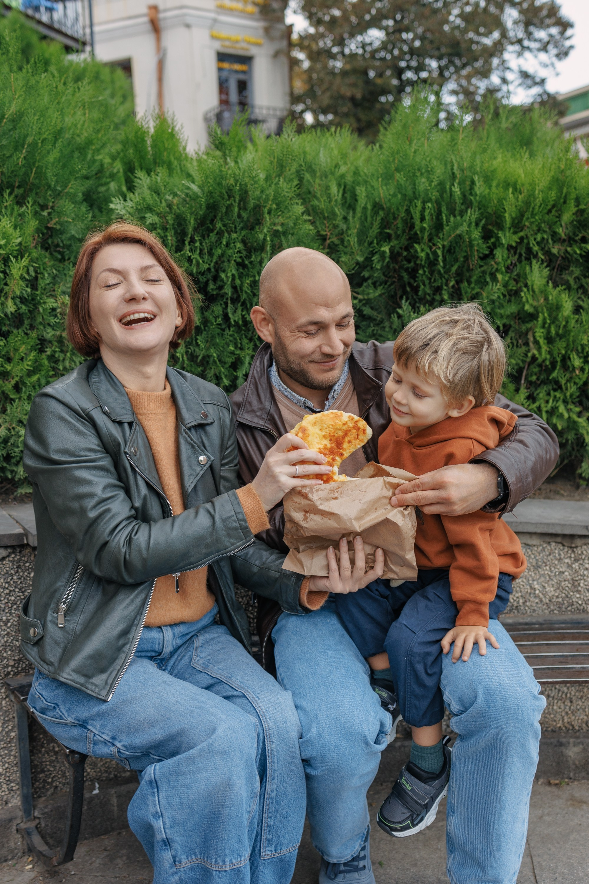 Family photoshoot in Tbilisi, Georgia. Fedor Lemeshko — Destination Wedding and Family Lifestyle photographer