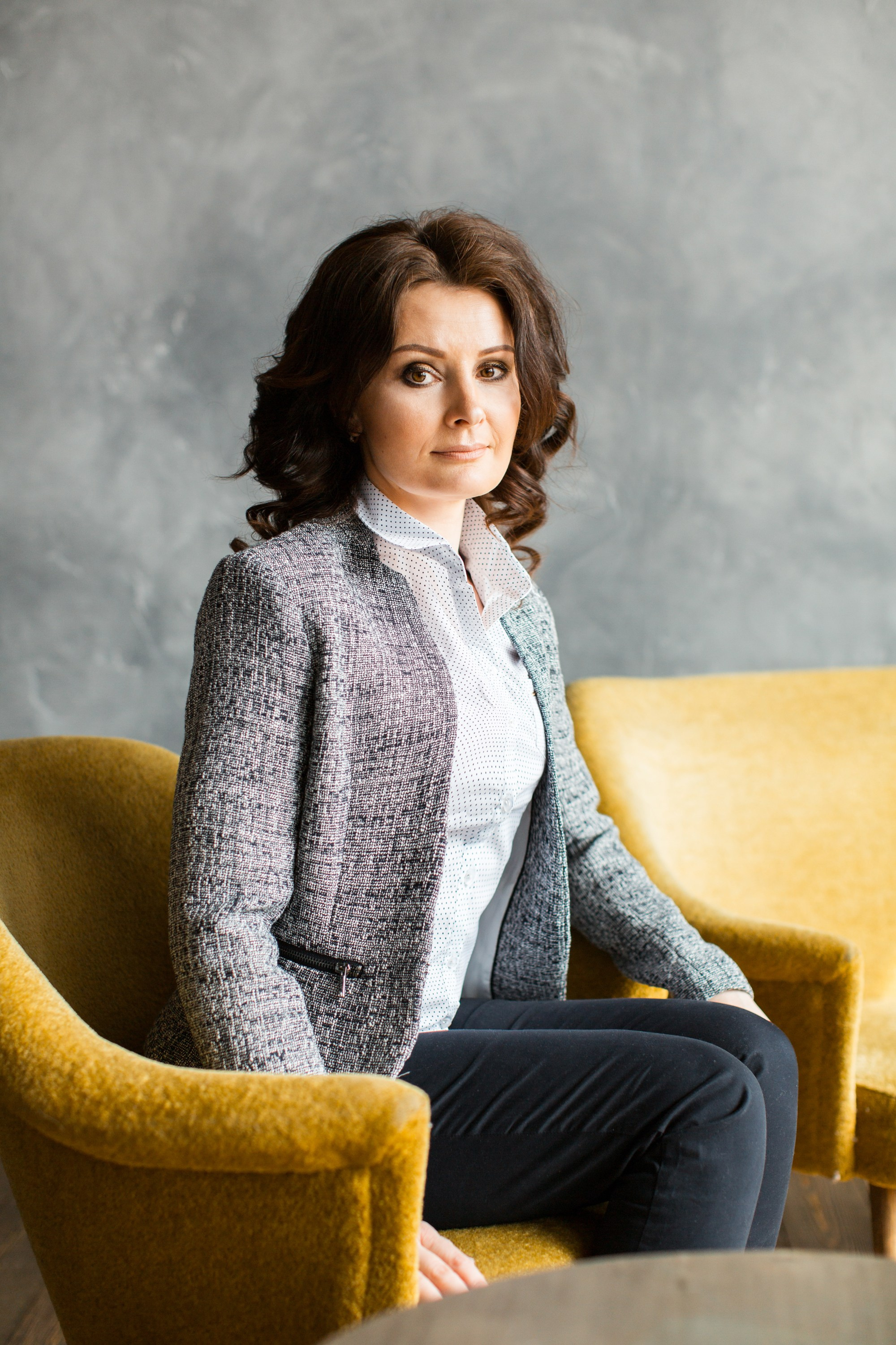 Фотосессия большой семьи в студии