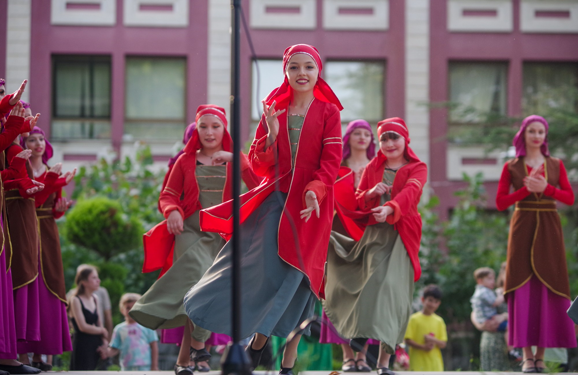 Грузинский танец. Портретный фотограф Денис Милютин