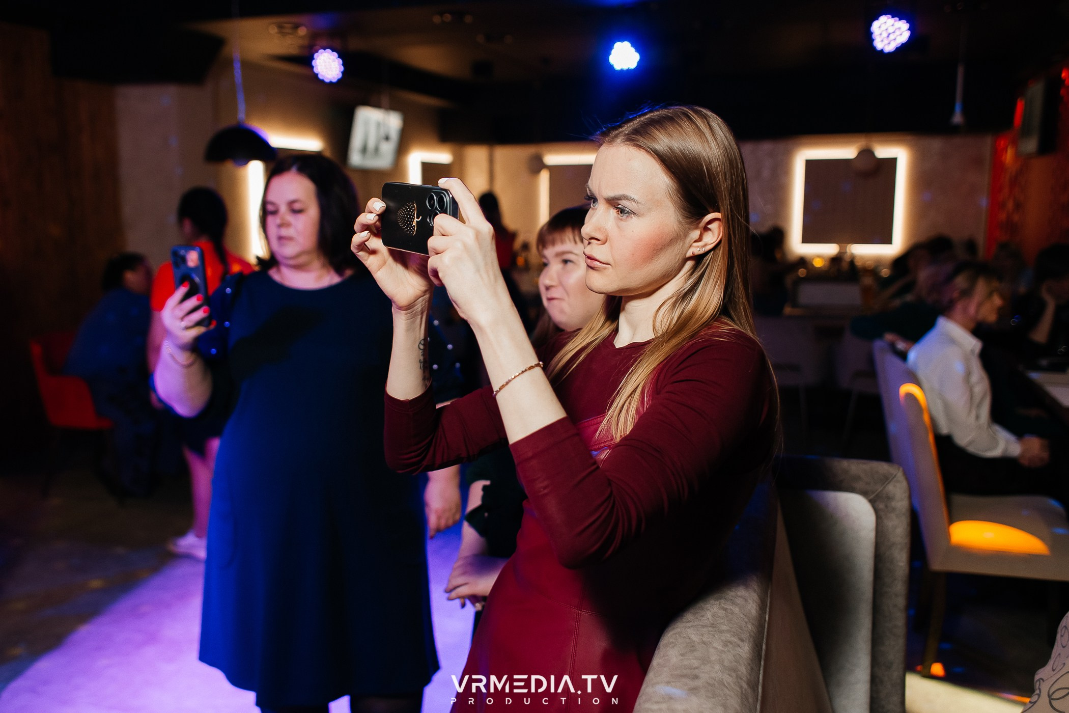 8 марта в караоке-ресторане «Голос»